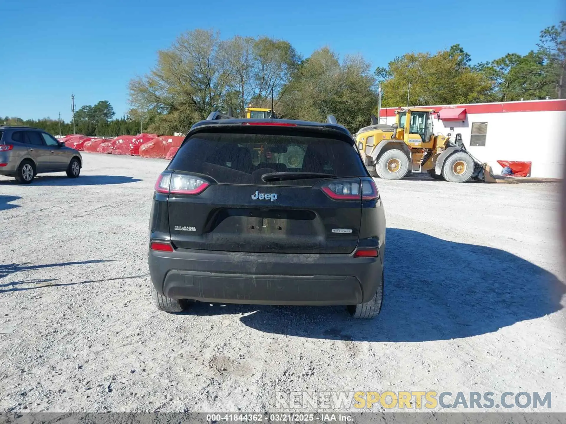 17 Photograph of a damaged car 1C4PJLCB4MD227099 JEEP CHEROKEE 2021
