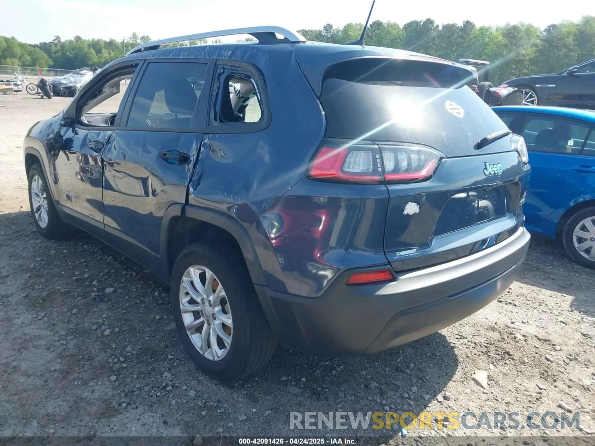 3 Photograph of a damaged car 1C4PJLCB5MD155930 JEEP CHEROKEE 2021