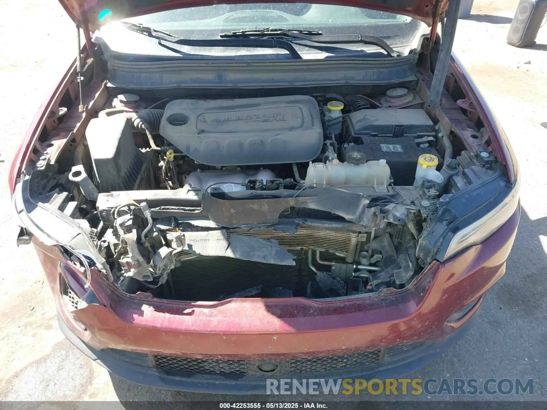 10 Photograph of a damaged car 1C4PJLCB6MD174101 JEEP CHEROKEE 2021