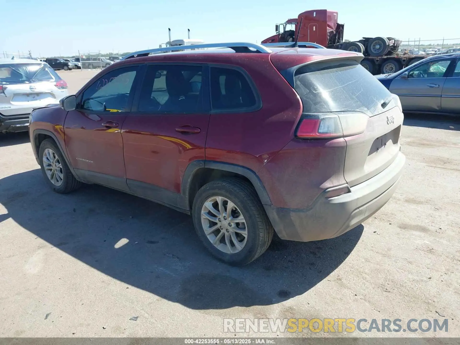 3 Photograph of a damaged car 1C4PJLCB6MD174101 JEEP CHEROKEE 2021