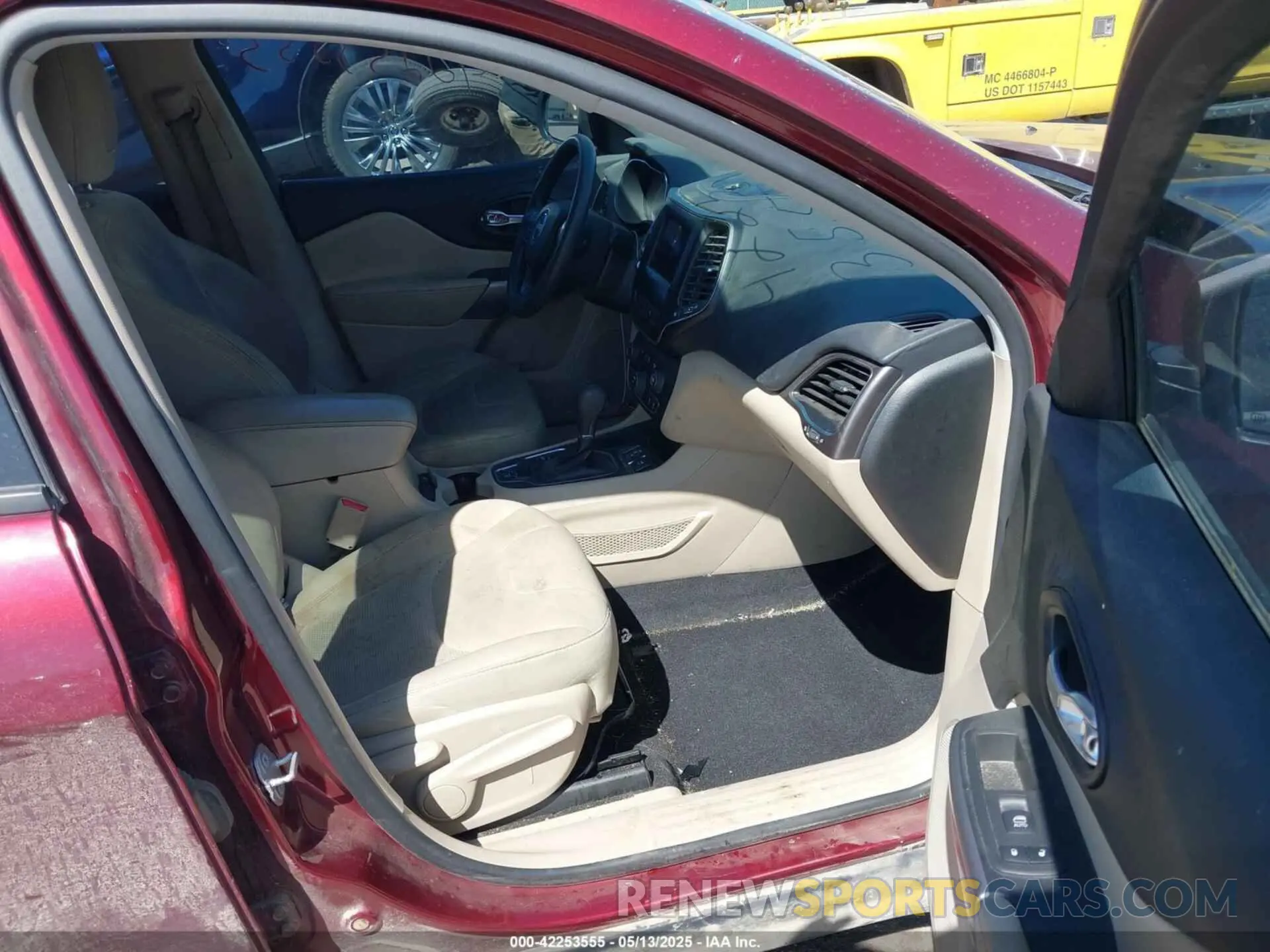 5 Photograph of a damaged car 1C4PJLCB6MD174101 JEEP CHEROKEE 2021