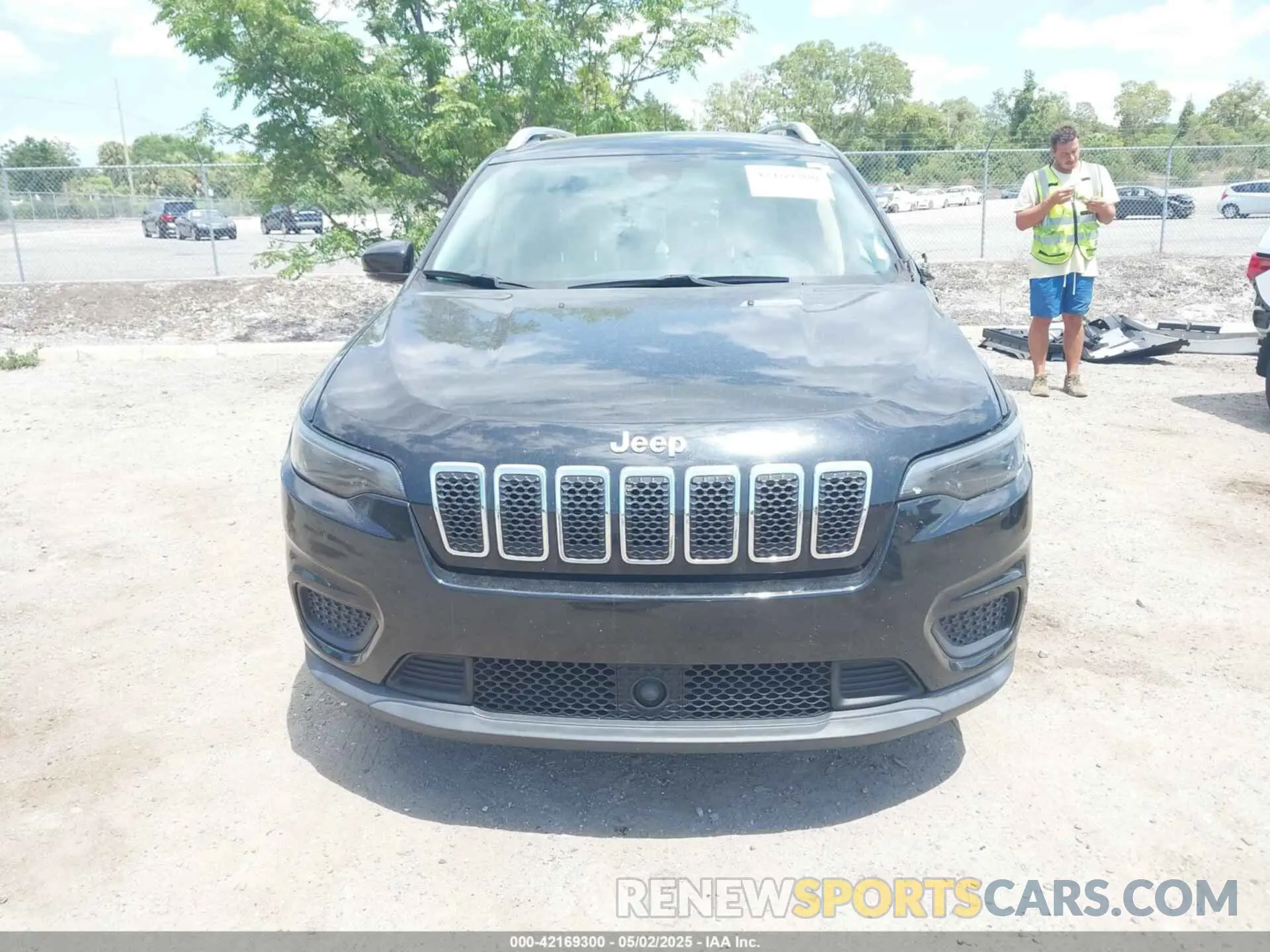 12 Photograph of a damaged car 1C4PJLCB6MD203810 JEEP CHEROKEE 2021