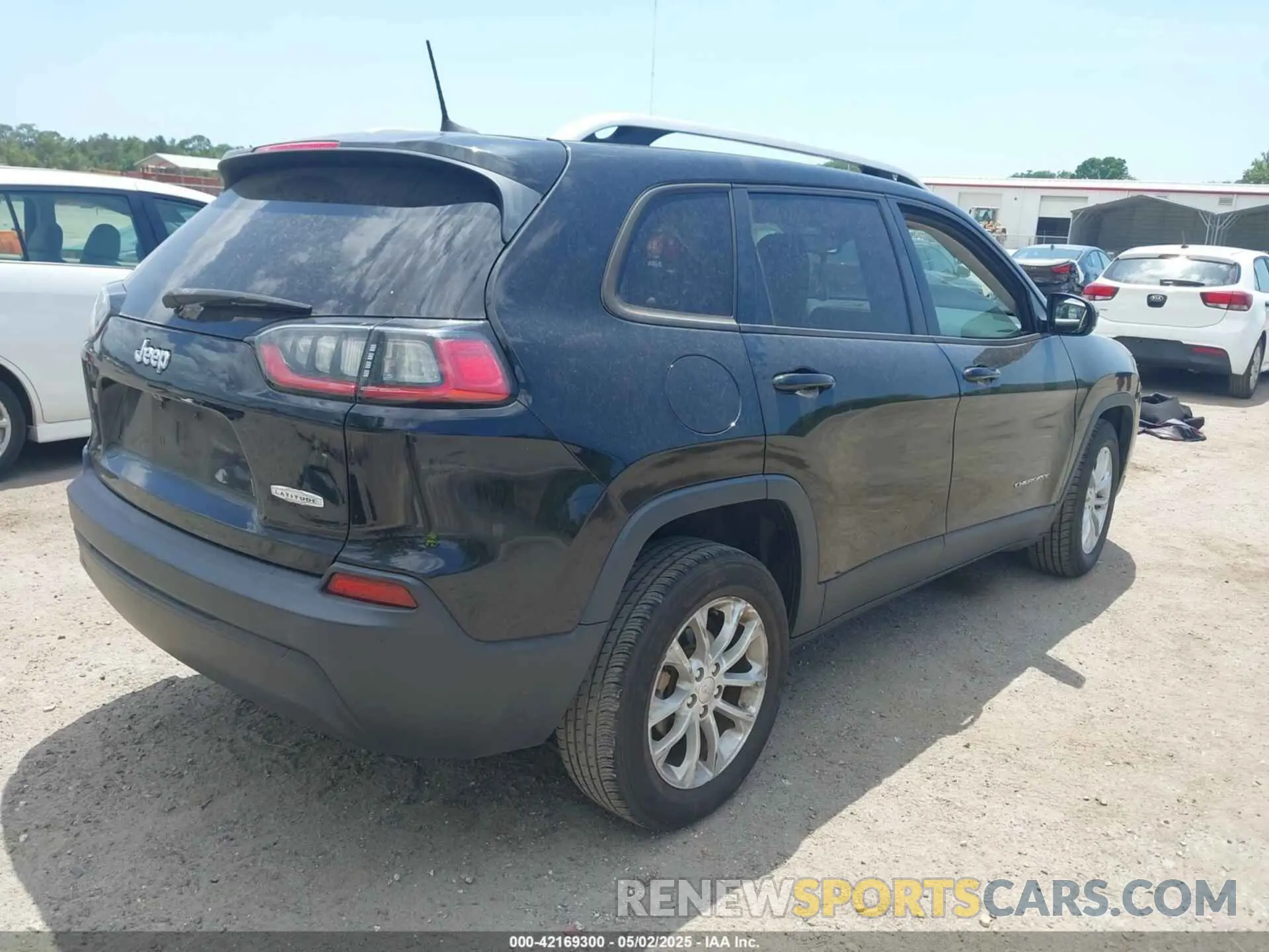 4 Photograph of a damaged car 1C4PJLCB6MD203810 JEEP CHEROKEE 2021