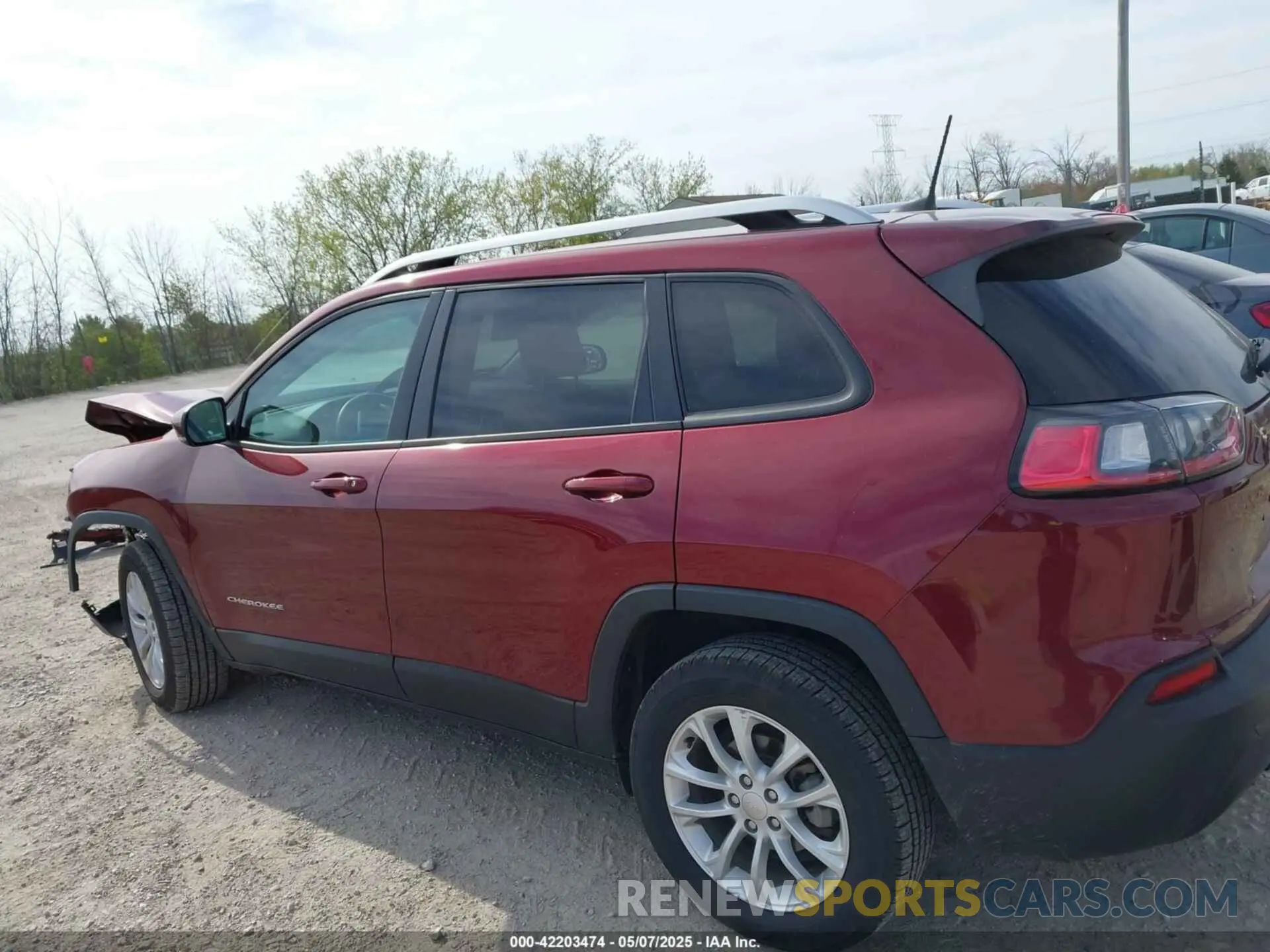 14 Photograph of a damaged car 1C4PJLCB7MD150373 JEEP CHEROKEE 2021