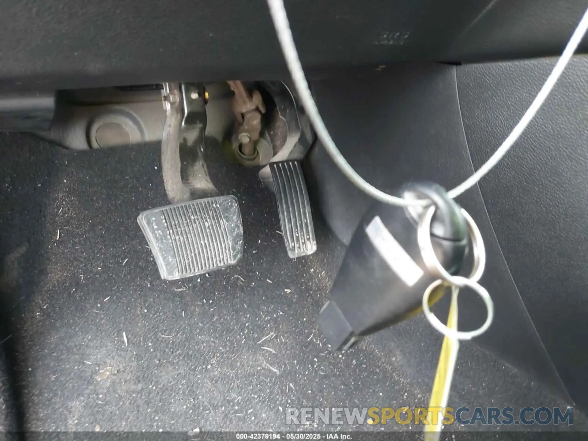 11 Photograph of a damaged car 1C4PJLCB8MD116023 JEEP CHEROKEE 2021