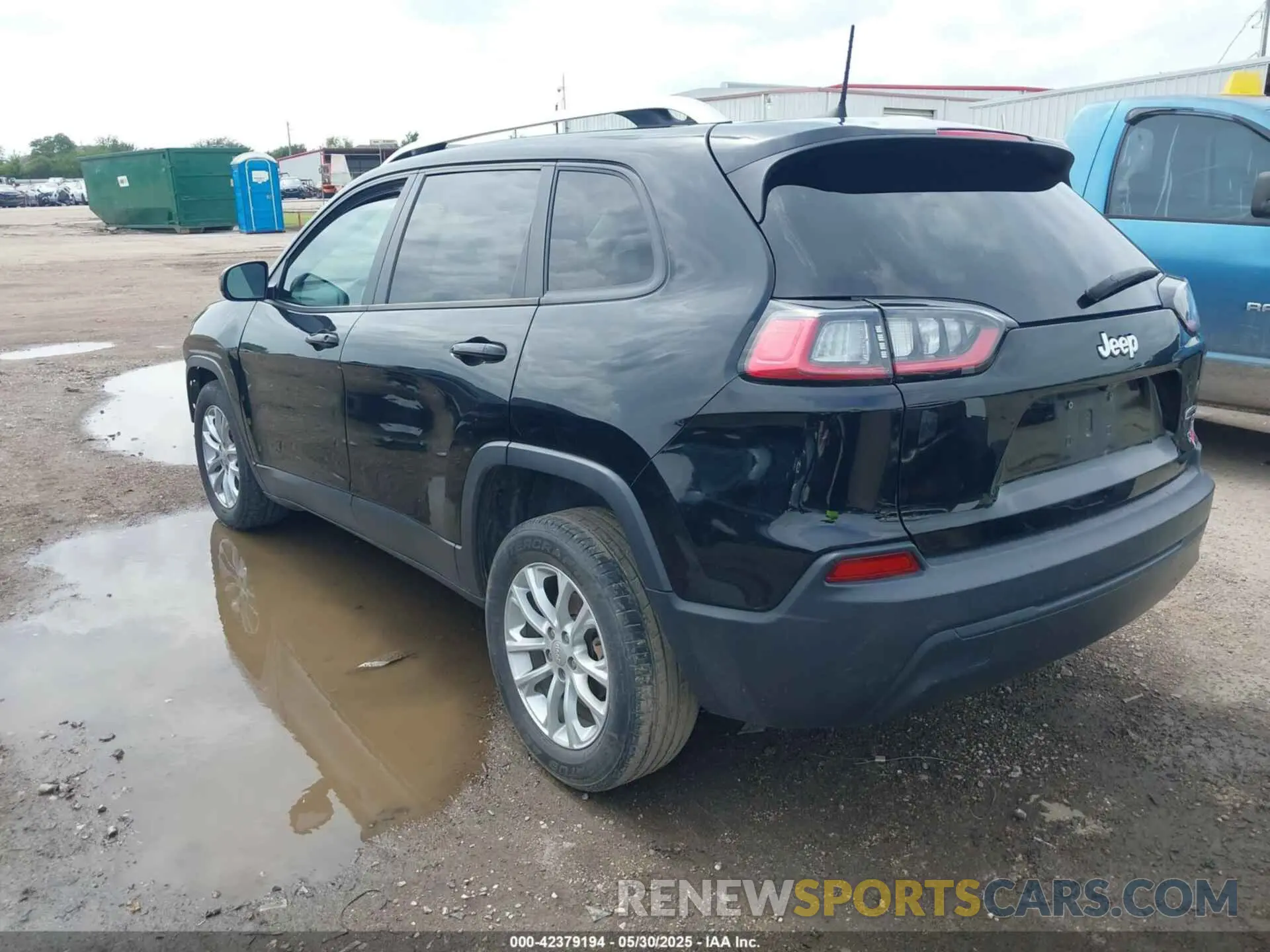 3 Photograph of a damaged car 1C4PJLCB8MD116023 JEEP CHEROKEE 2021