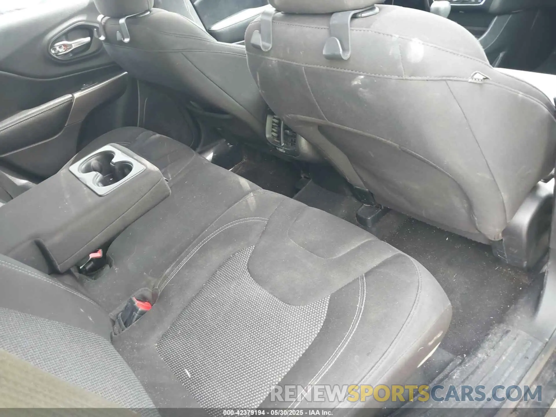8 Photograph of a damaged car 1C4PJLCB8MD116023 JEEP CHEROKEE 2021
