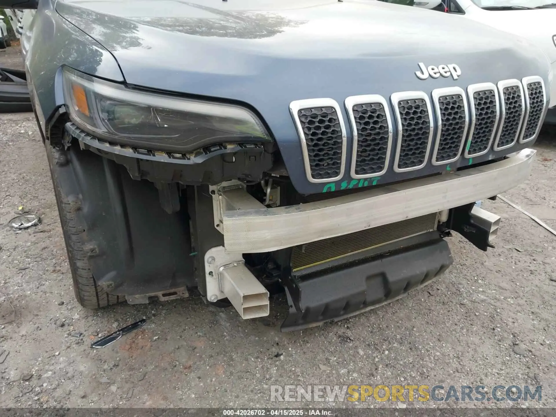 17 Photograph of a damaged car 1C4PJLCB8MD156327 JEEP CHEROKEE 2021