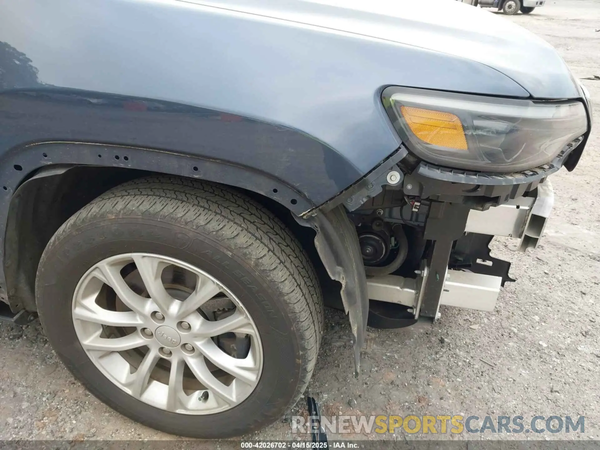 21 Photograph of a damaged car 1C4PJLCB8MD156327 JEEP CHEROKEE 2021