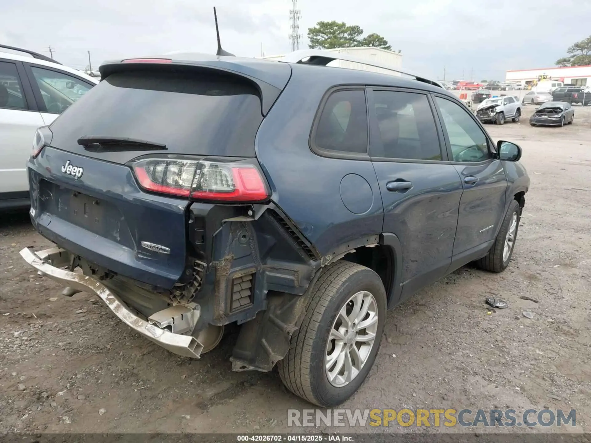 4 Photograph of a damaged car 1C4PJLCB8MD156327 JEEP CHEROKEE 2021