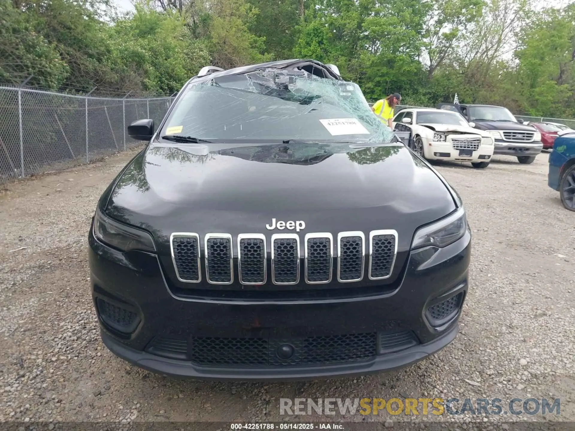 12 Photograph of a damaged car 1C4PJLCB9MD125782 JEEP CHEROKEE 2021