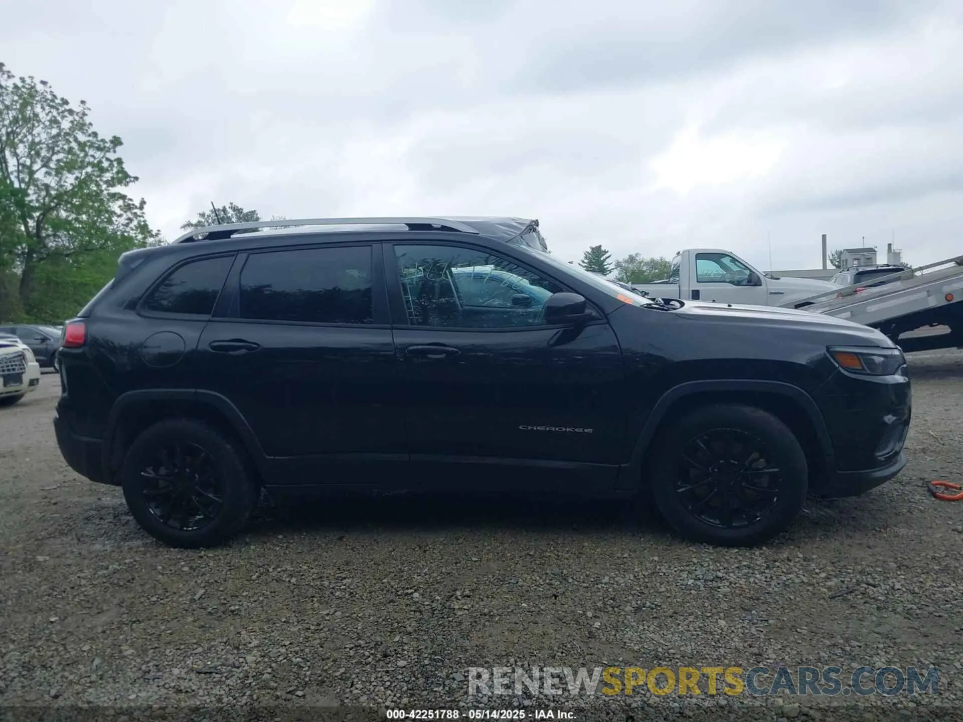 13 Photograph of a damaged car 1C4PJLCB9MD125782 JEEP CHEROKEE 2021