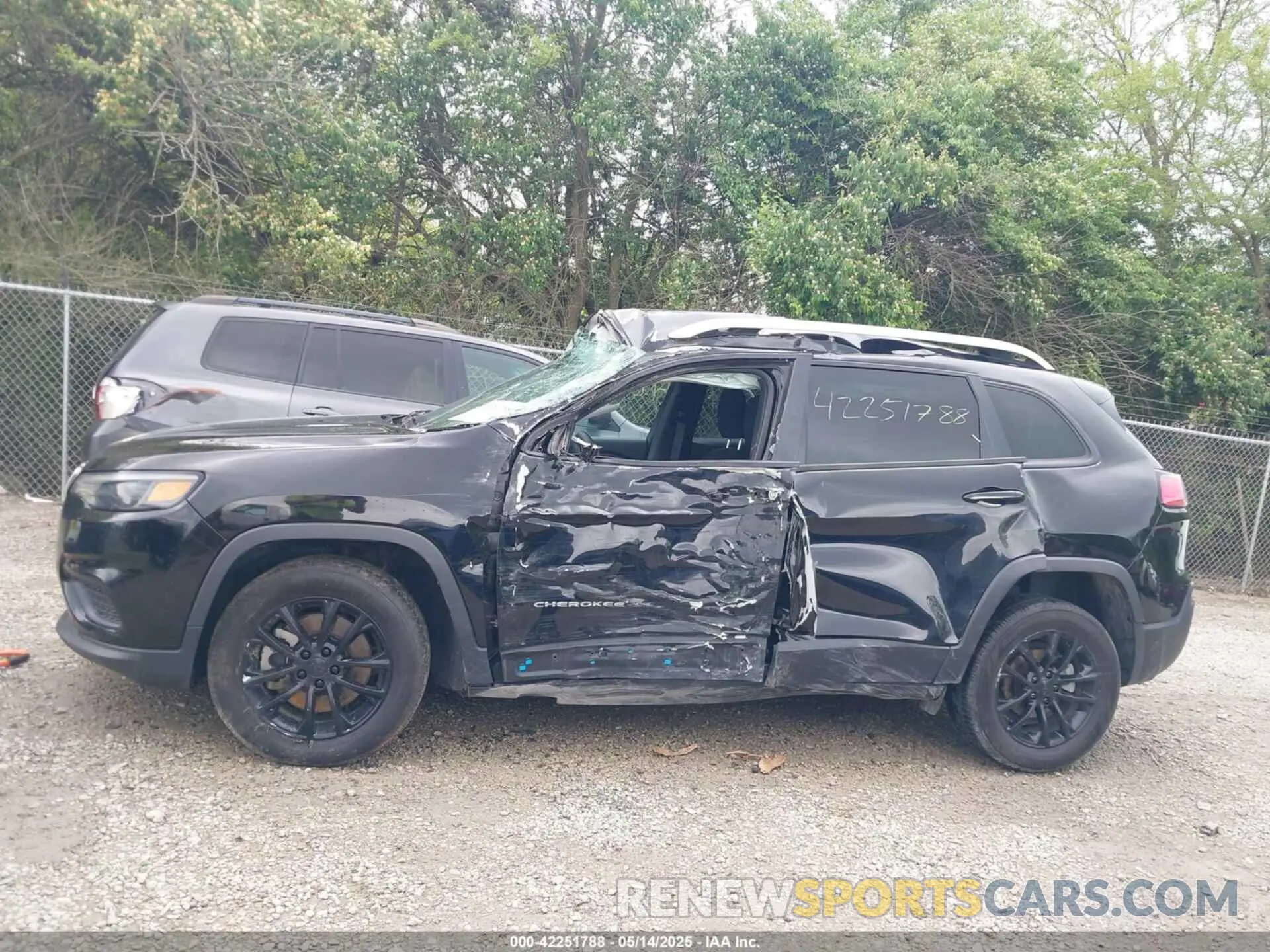 14 Photograph of a damaged car 1C4PJLCB9MD125782 JEEP CHEROKEE 2021