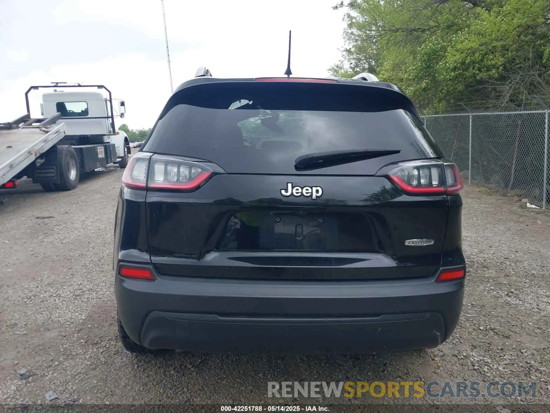 16 Photograph of a damaged car 1C4PJLCB9MD125782 JEEP CHEROKEE 2021