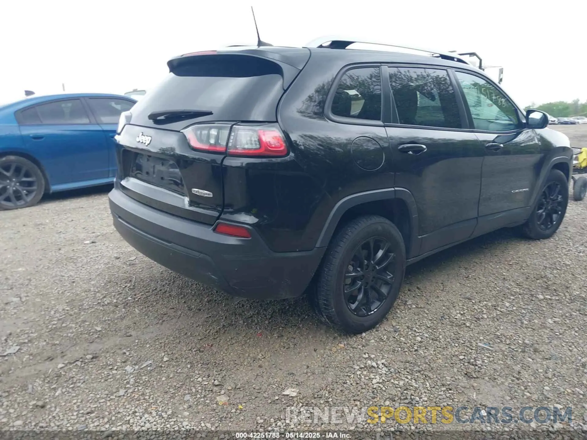 4 Photograph of a damaged car 1C4PJLCB9MD125782 JEEP CHEROKEE 2021