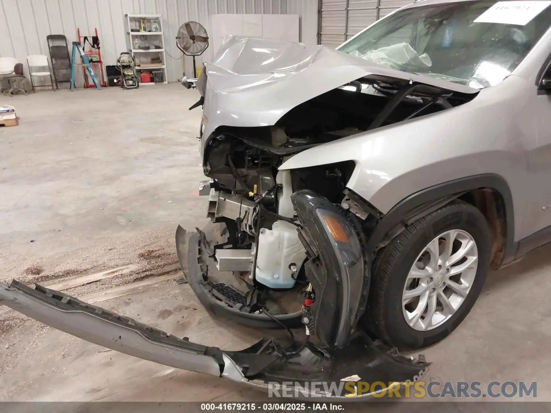 18 Photograph of a damaged car 1C4PJLCBXMD121188 JEEP CHEROKEE 2021