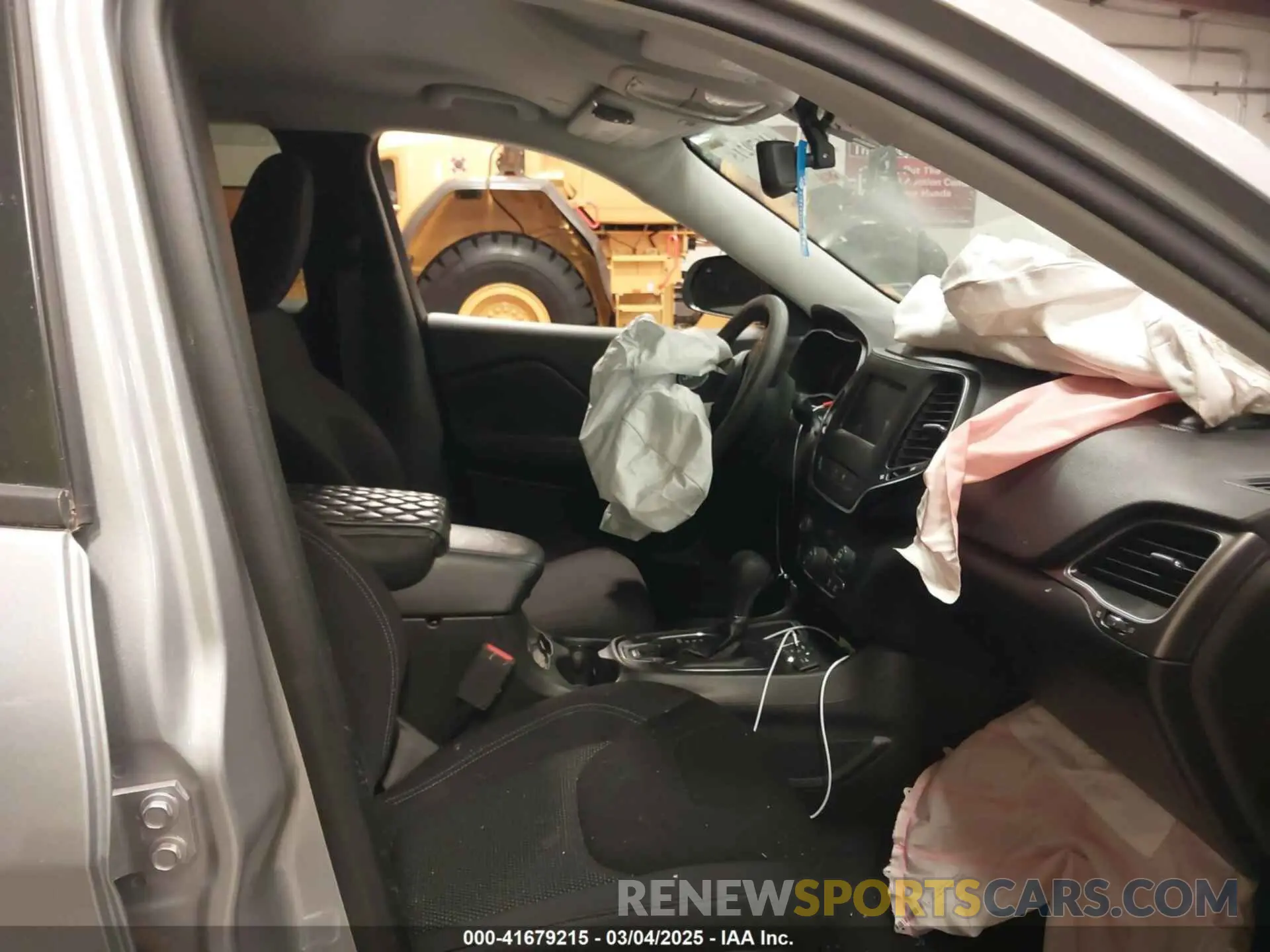 5 Photograph of a damaged car 1C4PJLCBXMD121188 JEEP CHEROKEE 2021
