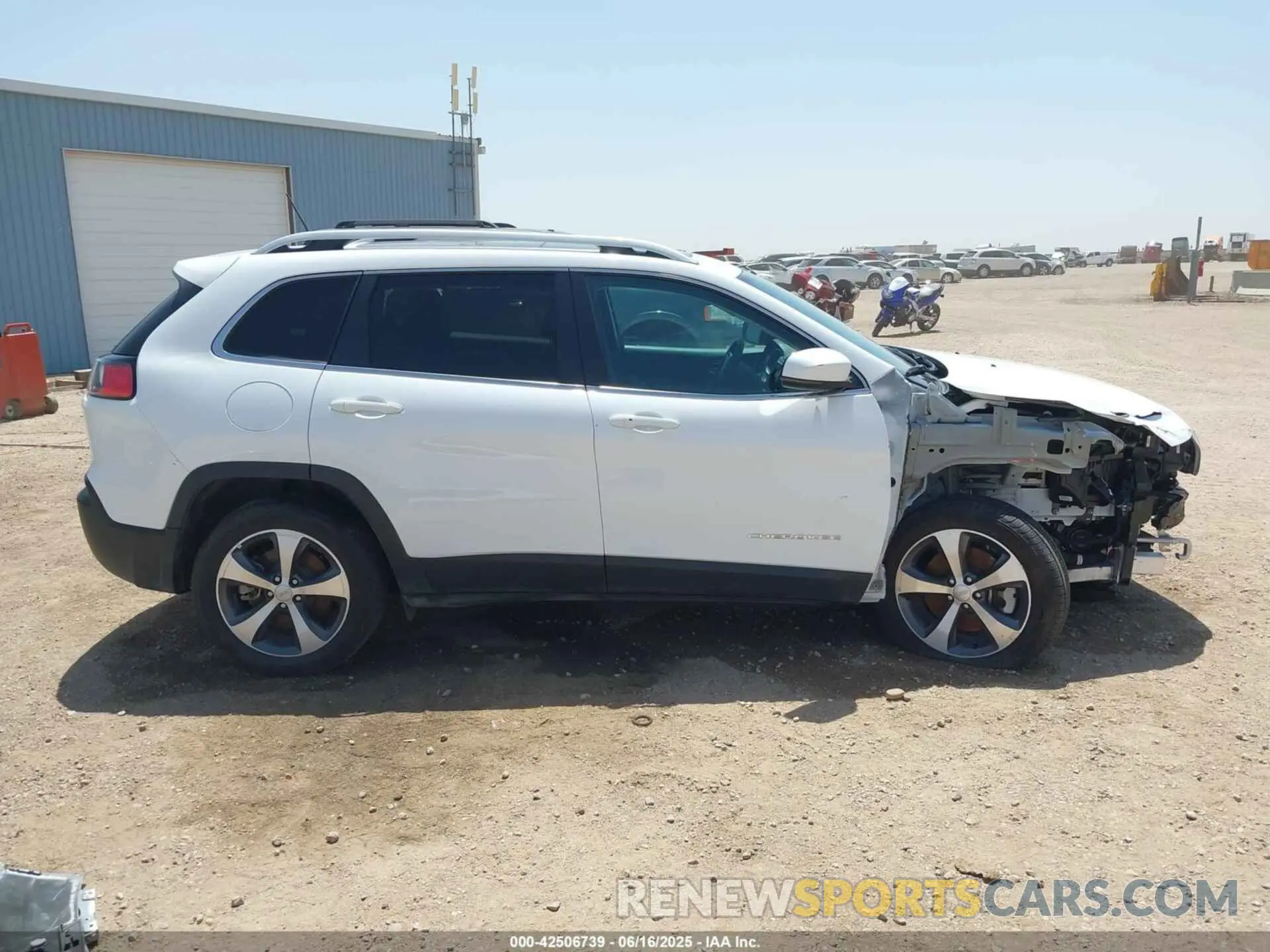 14 Photograph of a damaged car 1C4PJLDX1MD232271 JEEP CHEROKEE 2021