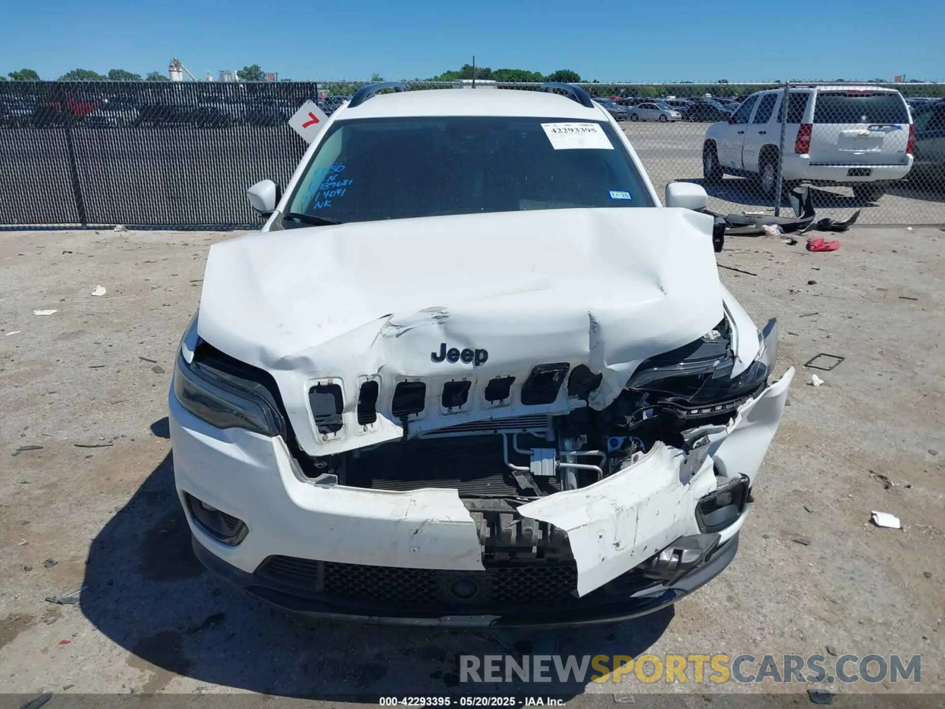 12 Photograph of a damaged car 1C4PJLLB0MD114041 JEEP CHEROKEE 2021