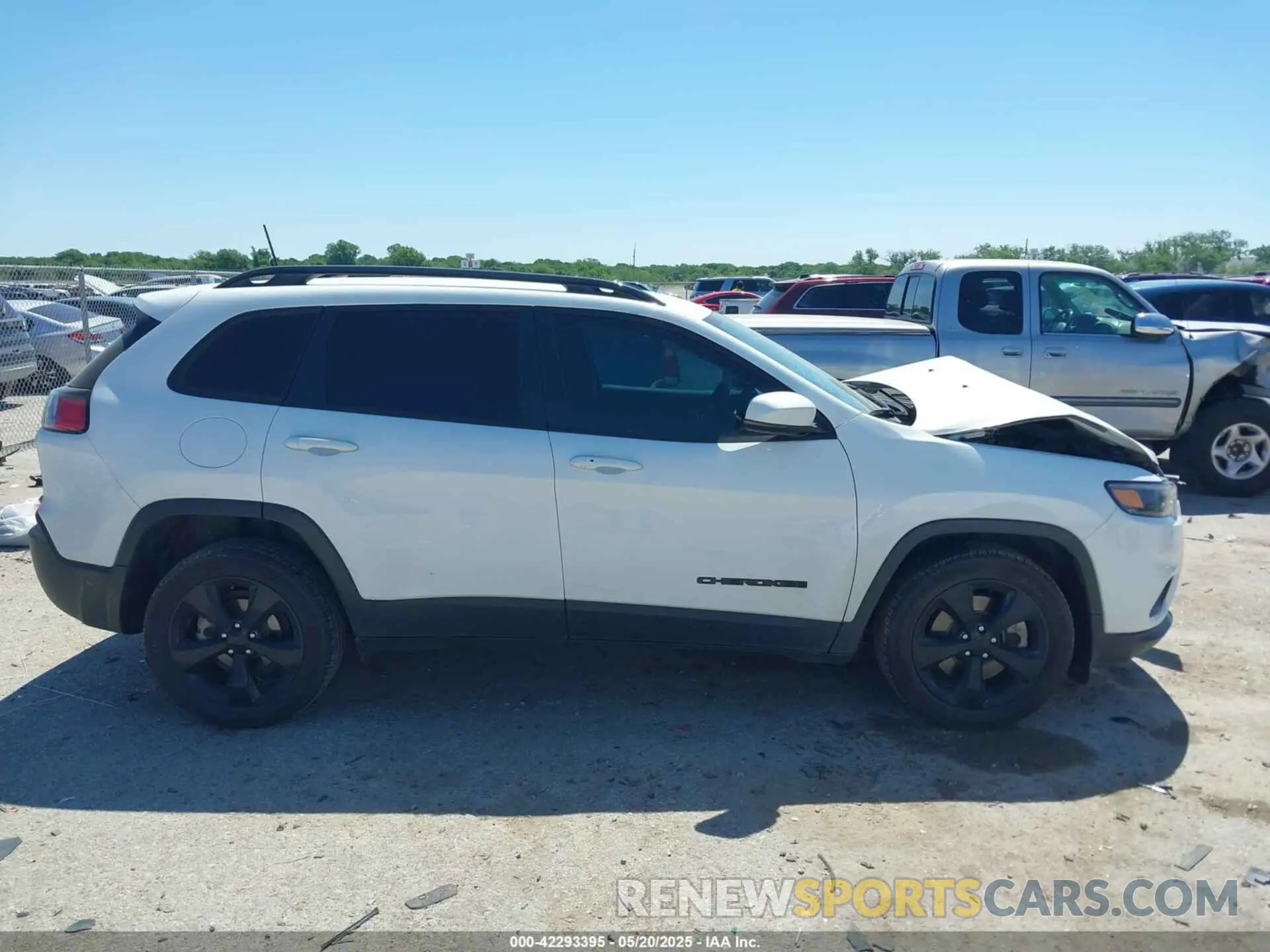 13 Photograph of a damaged car 1C4PJLLB0MD114041 JEEP CHEROKEE 2021