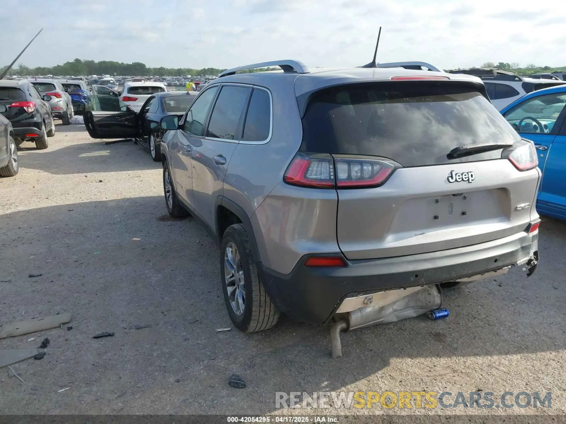 3 Photograph of a damaged car 1C4PJLLB0MD200305 JEEP CHEROKEE 2021