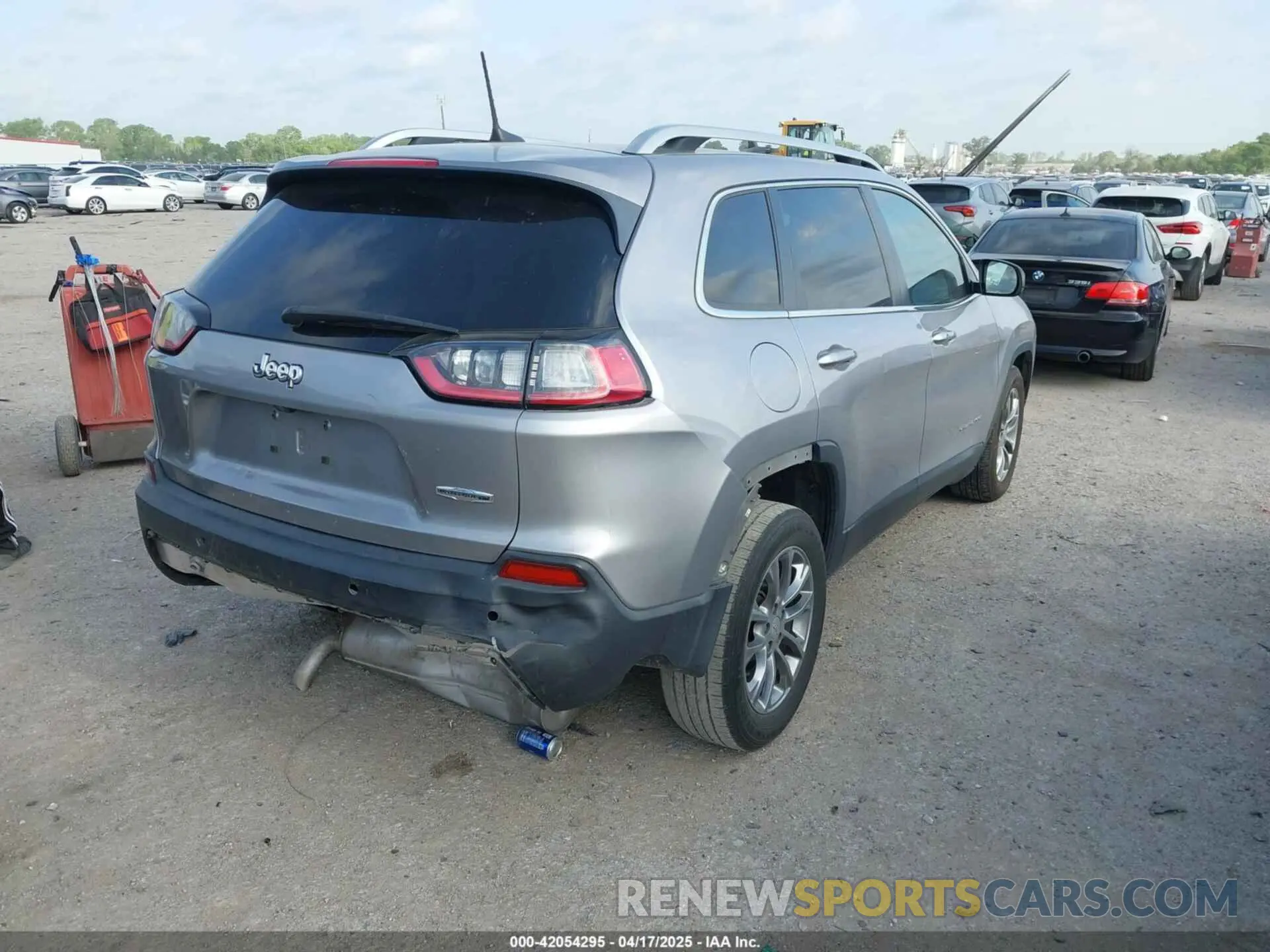 4 Photograph of a damaged car 1C4PJLLB0MD200305 JEEP CHEROKEE 2021
