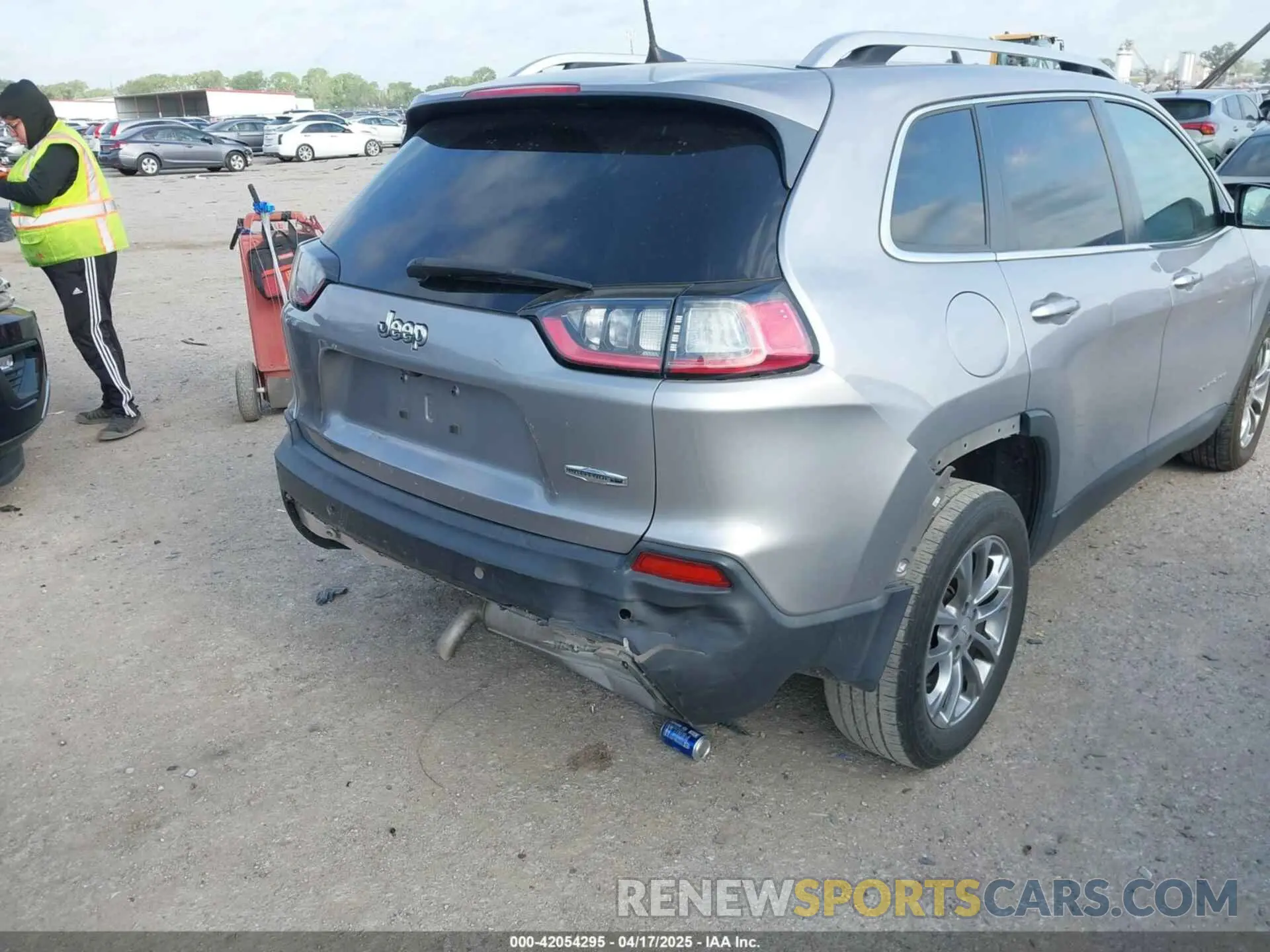 6 Photograph of a damaged car 1C4PJLLB0MD200305 JEEP CHEROKEE 2021