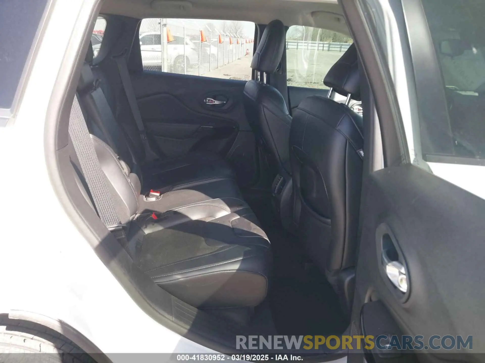 8 Photograph of a damaged car 1C4PJLLB1MD180422 JEEP CHEROKEE 2021