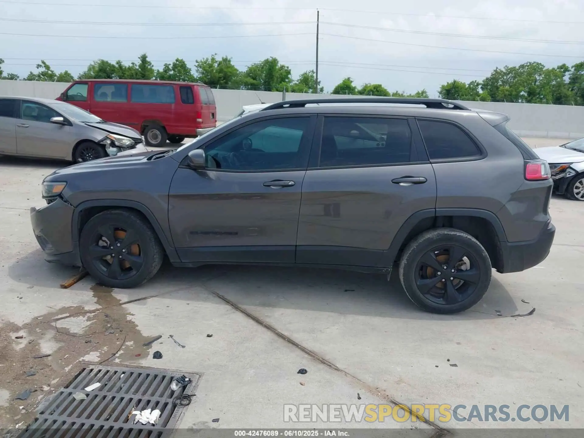 14 Photograph of a damaged car 1C4PJLLB3MD173522 JEEP CHEROKEE 2021