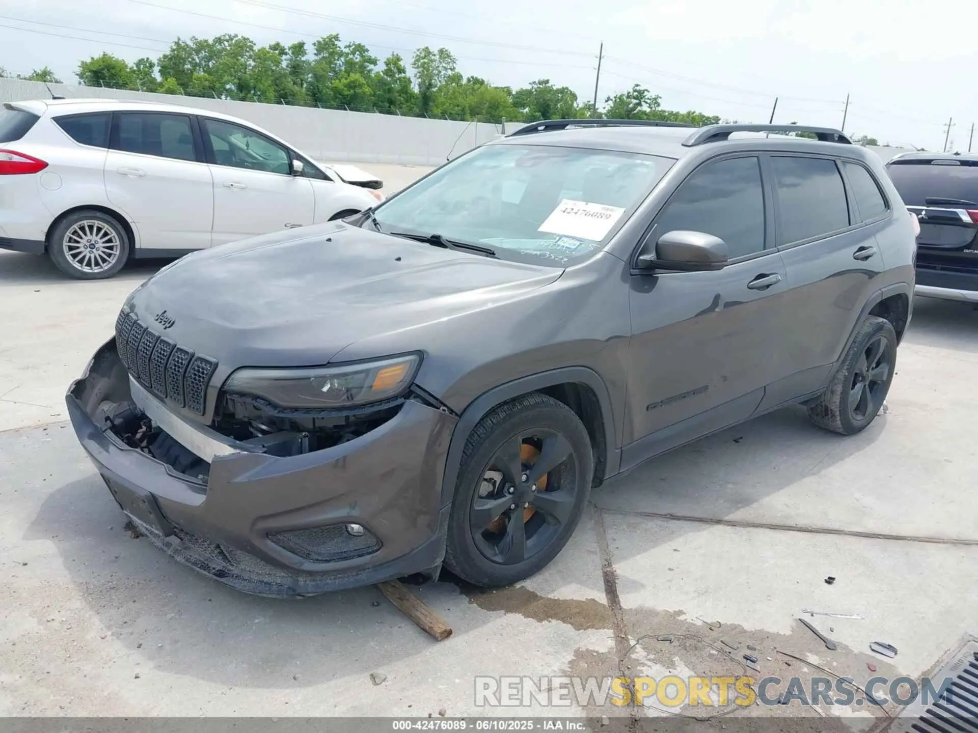 2 Photograph of a damaged car 1C4PJLLB3MD173522 JEEP CHEROKEE 2021