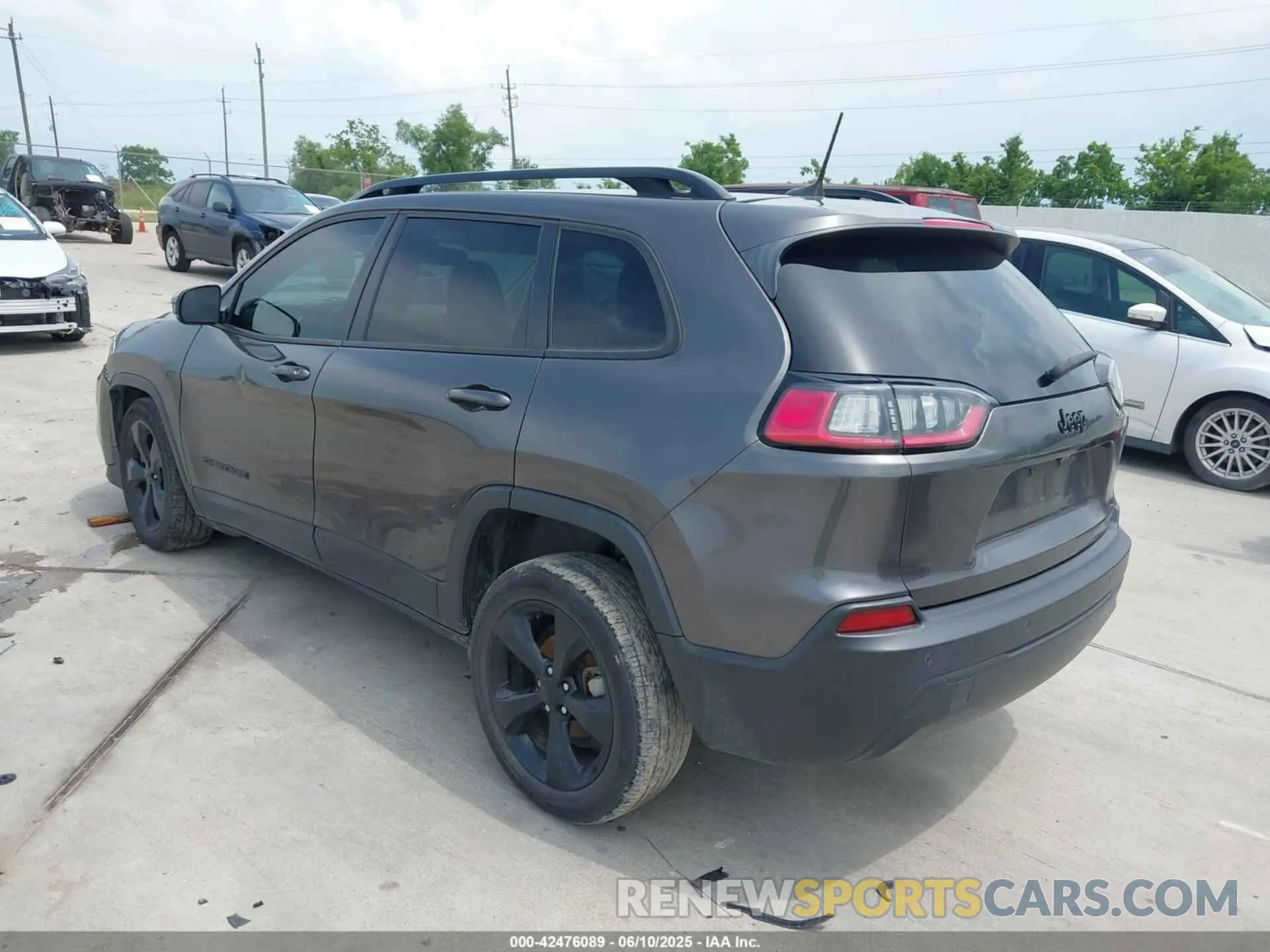 3 Photograph of a damaged car 1C4PJLLB3MD173522 JEEP CHEROKEE 2021