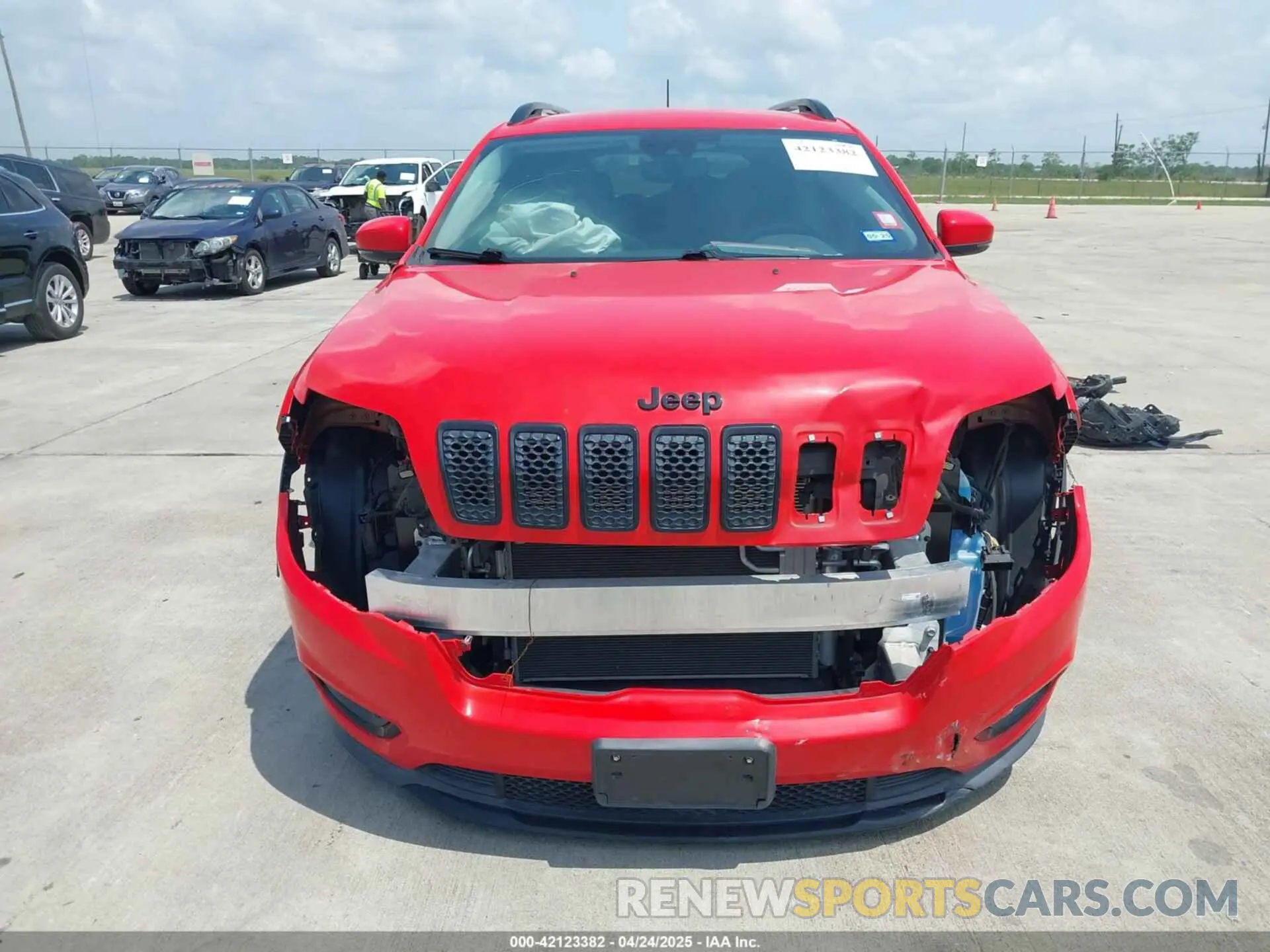 13 Photograph of a damaged car 1C4PJLLB4MD156101 JEEP CHEROKEE 2021
