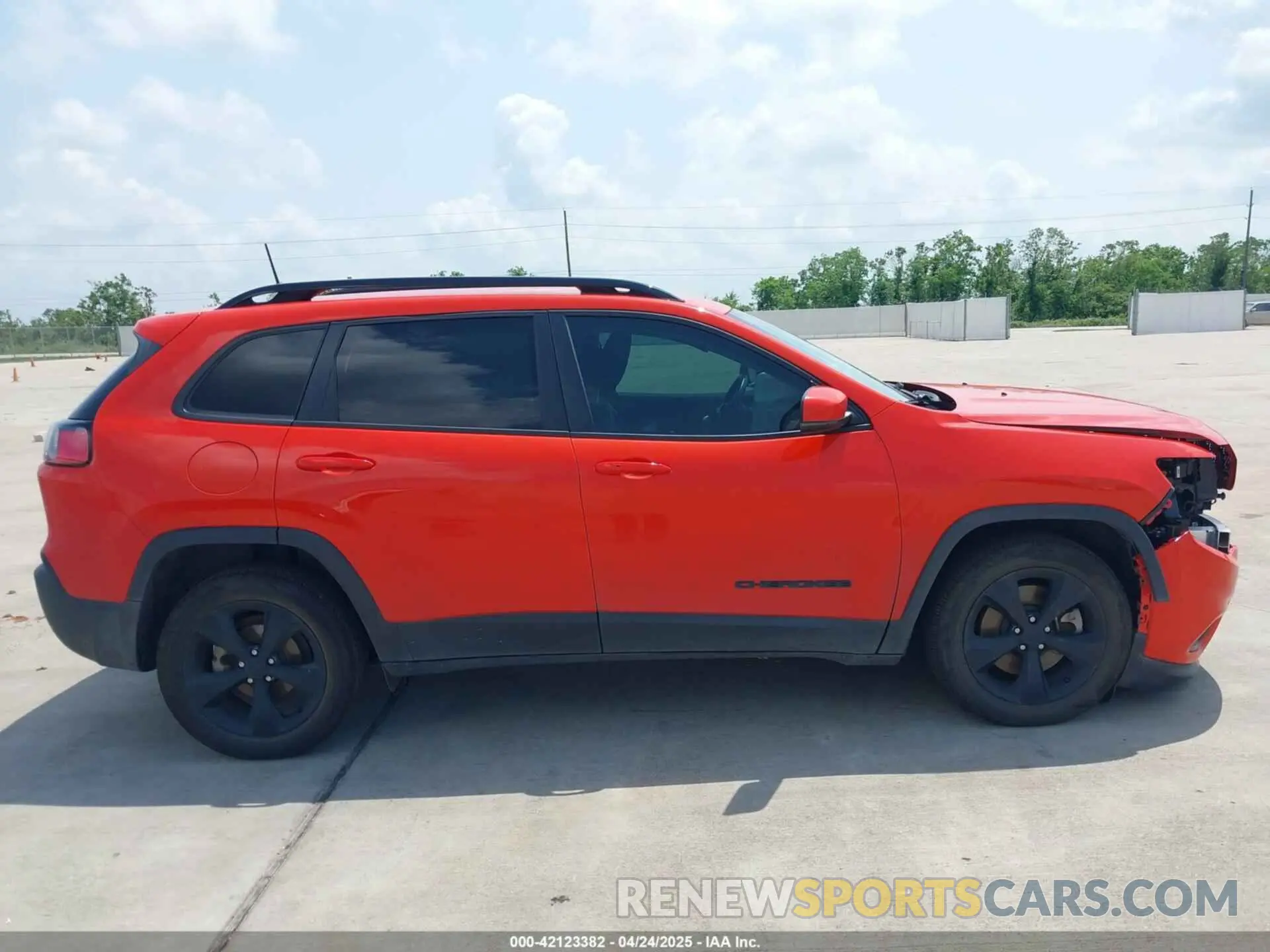14 Photograph of a damaged car 1C4PJLLB4MD156101 JEEP CHEROKEE 2021