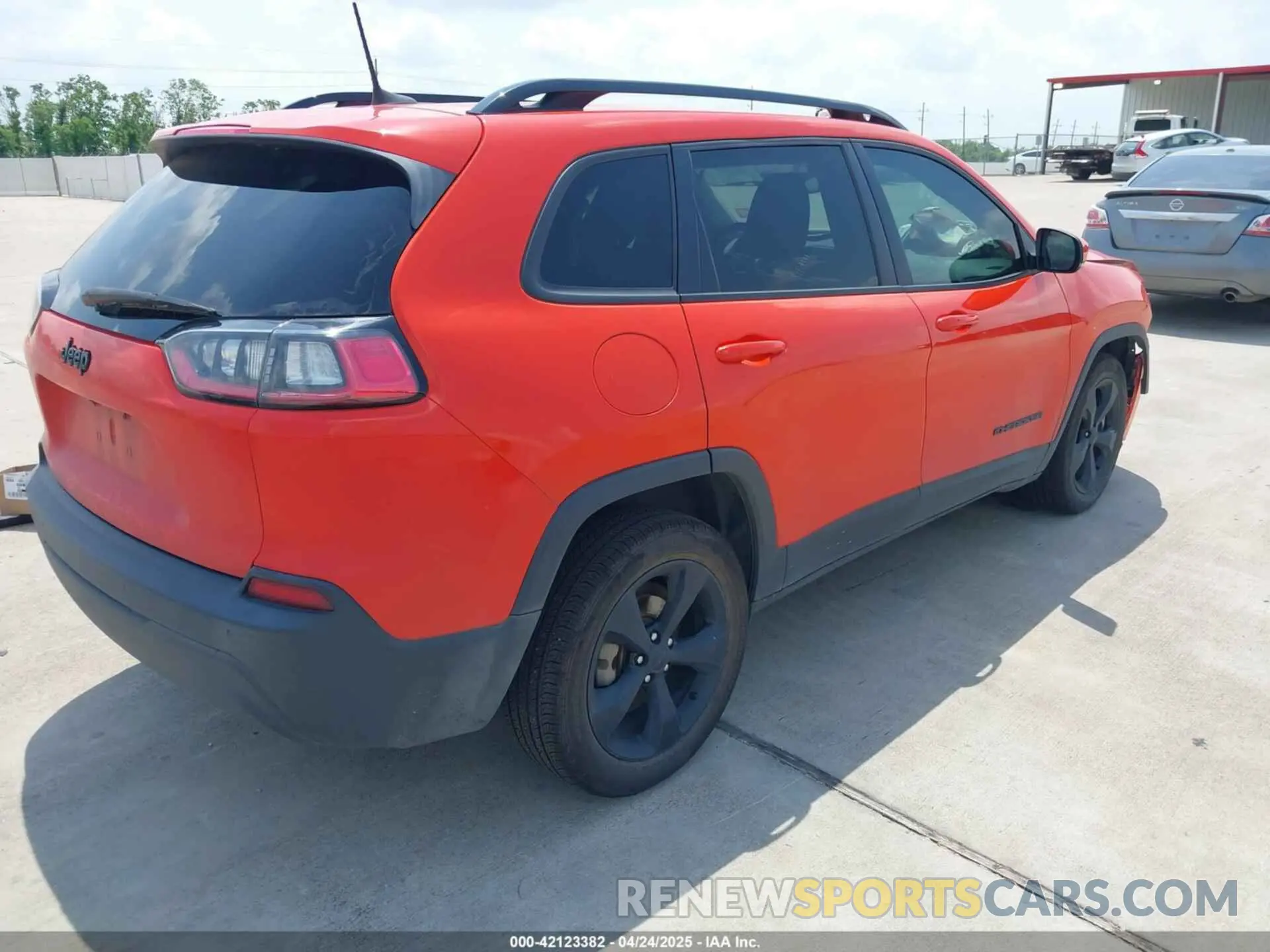 4 Photograph of a damaged car 1C4PJLLB4MD156101 JEEP CHEROKEE 2021
