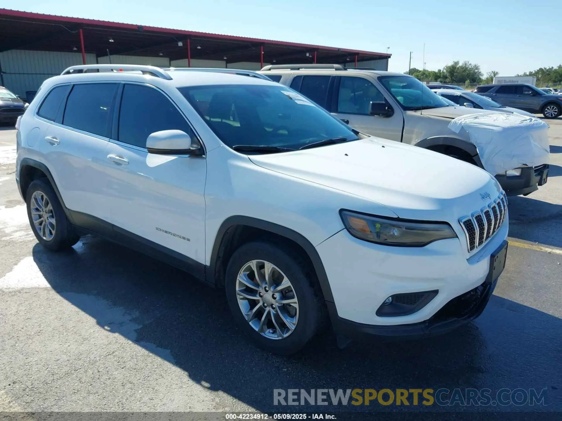 1 Photograph of a damaged car 1C4PJLLB5MD173828 JEEP CHEROKEE 2021