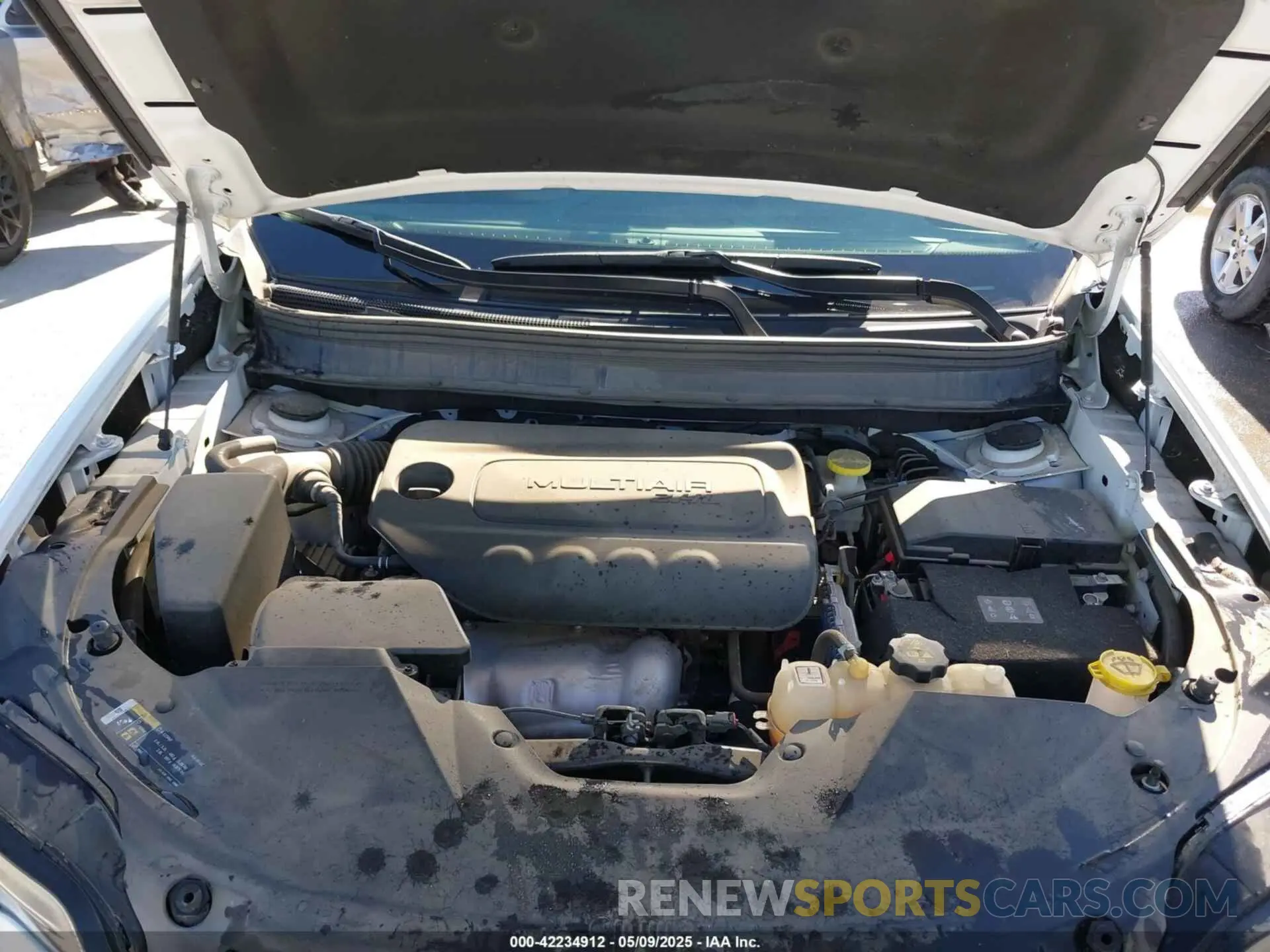 10 Photograph of a damaged car 1C4PJLLB5MD173828 JEEP CHEROKEE 2021