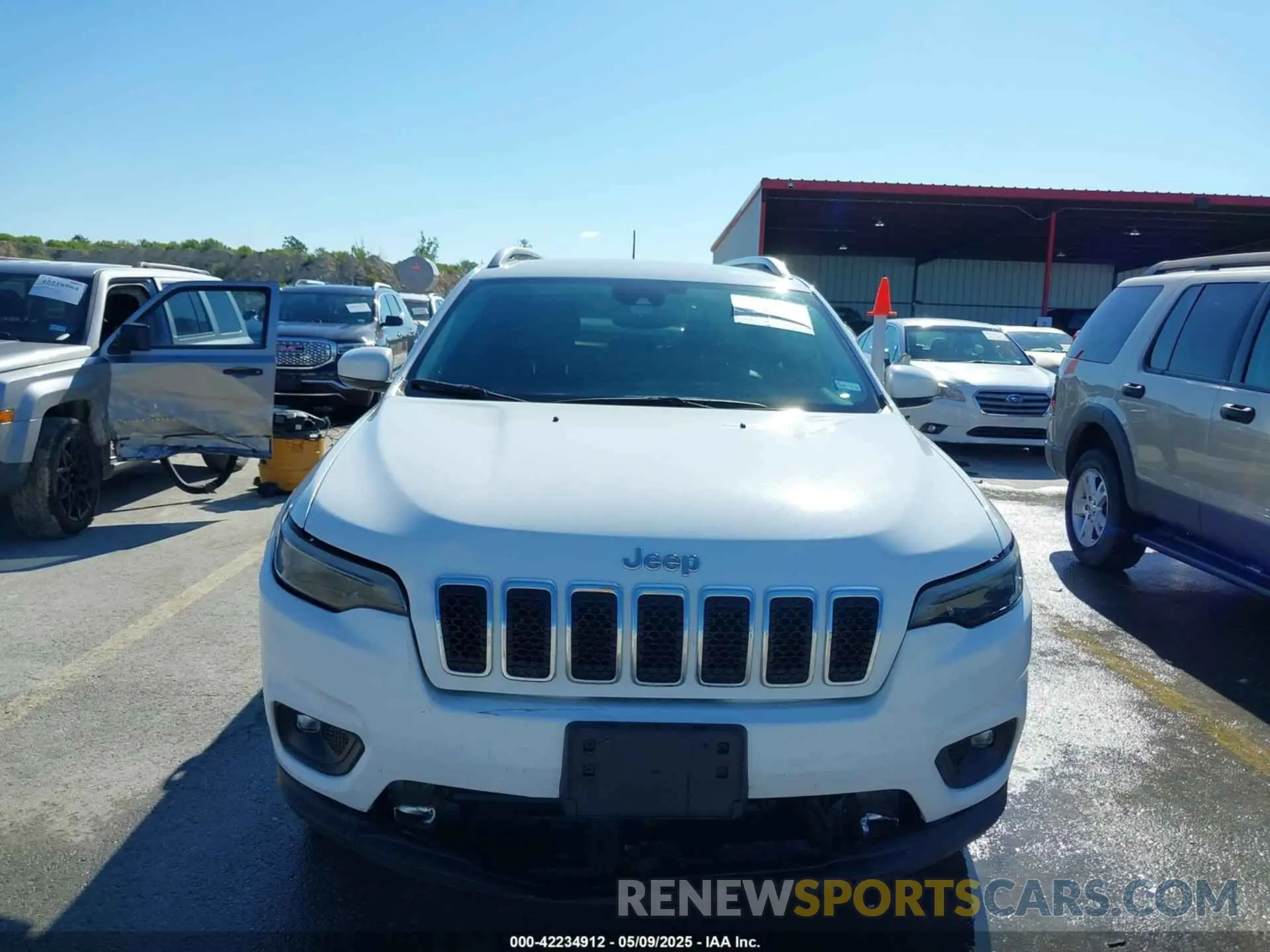 12 Photograph of a damaged car 1C4PJLLB5MD173828 JEEP CHEROKEE 2021
