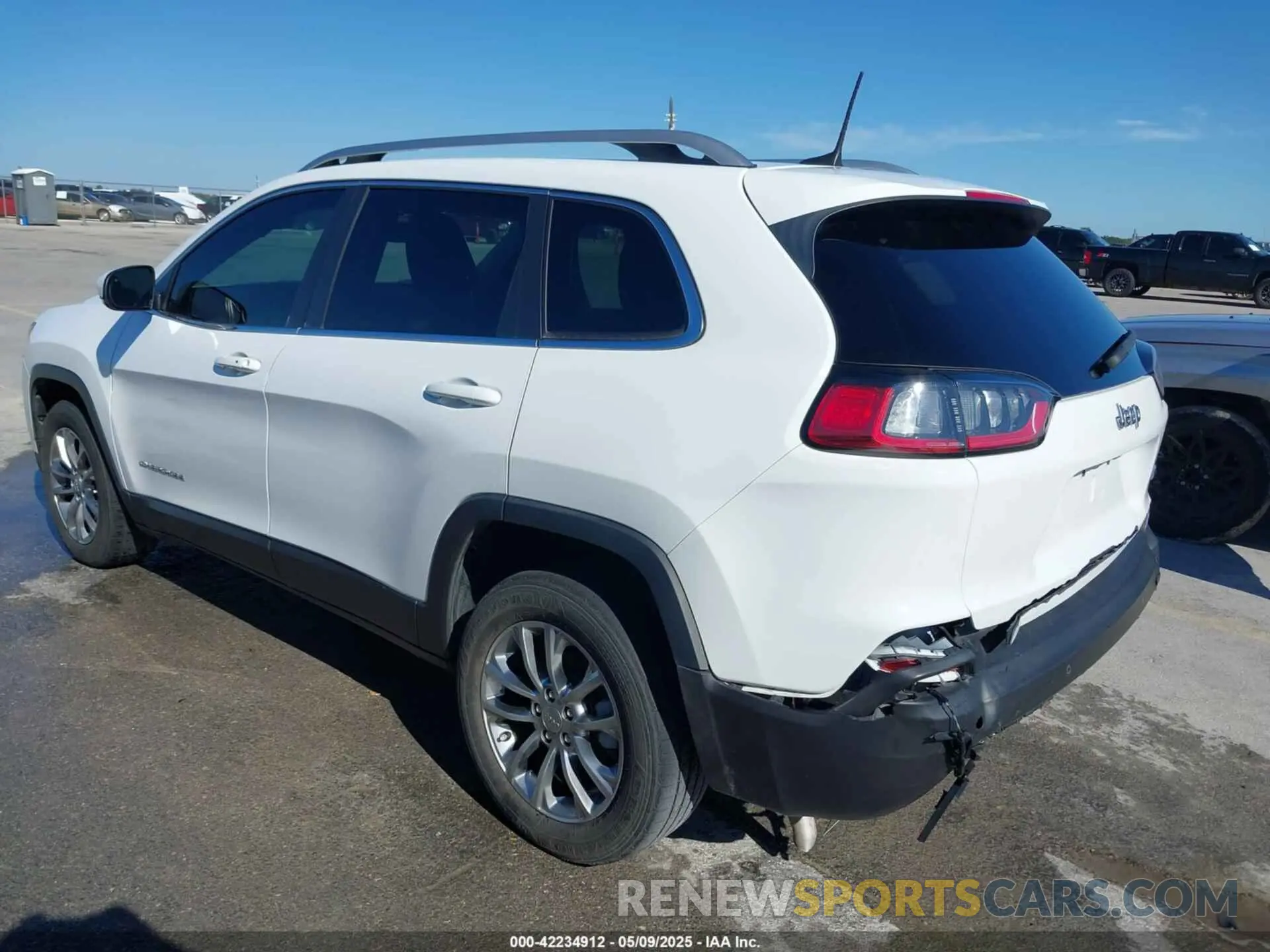 3 Photograph of a damaged car 1C4PJLLB5MD173828 JEEP CHEROKEE 2021