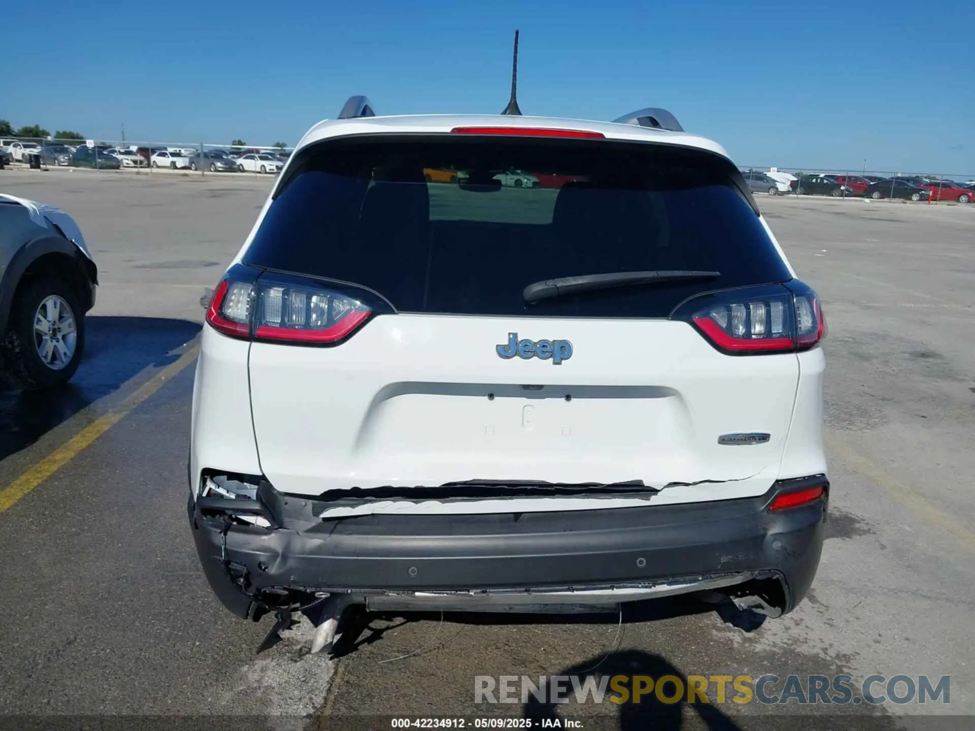 6 Photograph of a damaged car 1C4PJLLB5MD173828 JEEP CHEROKEE 2021