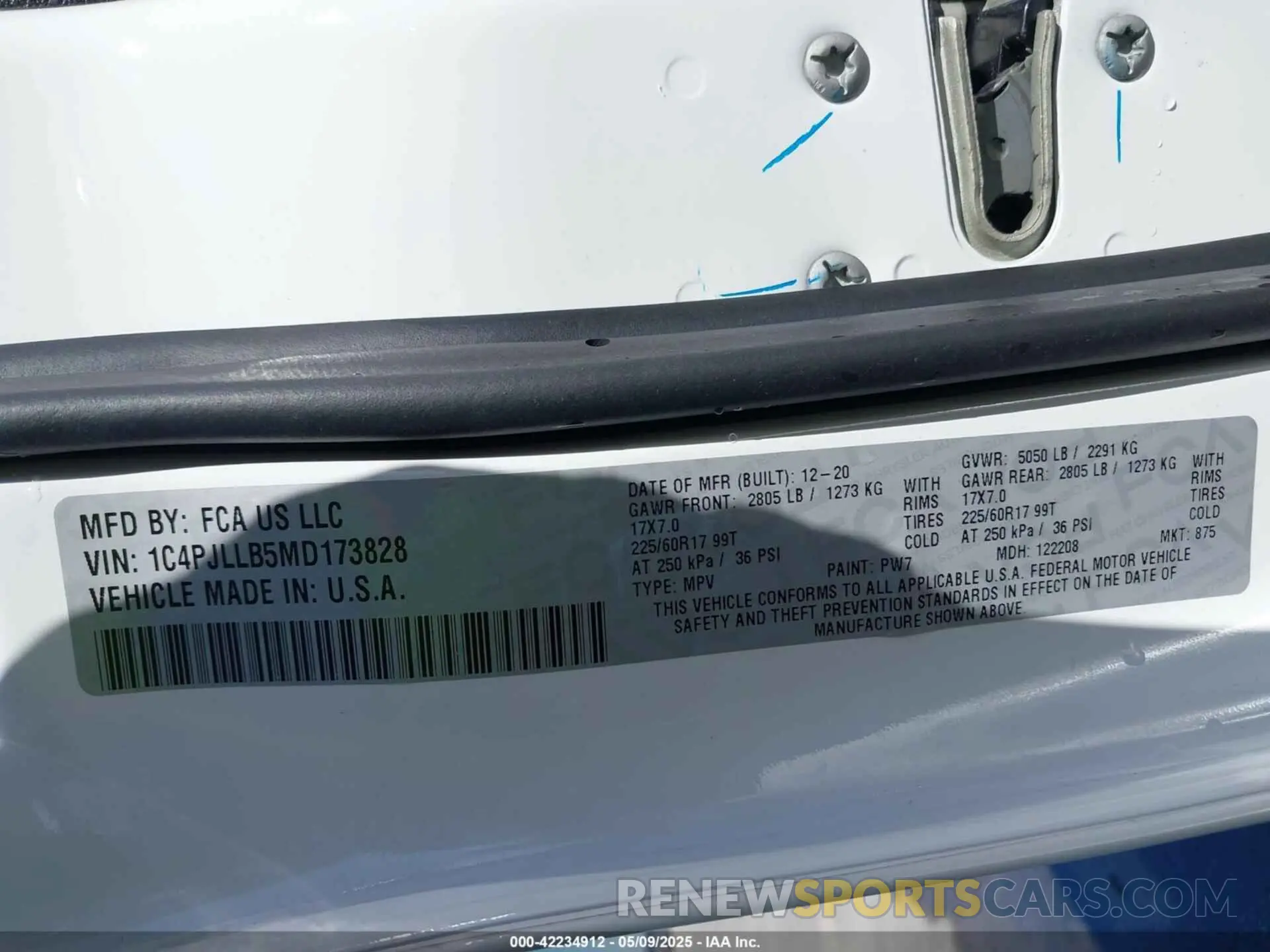 9 Photograph of a damaged car 1C4PJLLB5MD173828 JEEP CHEROKEE 2021