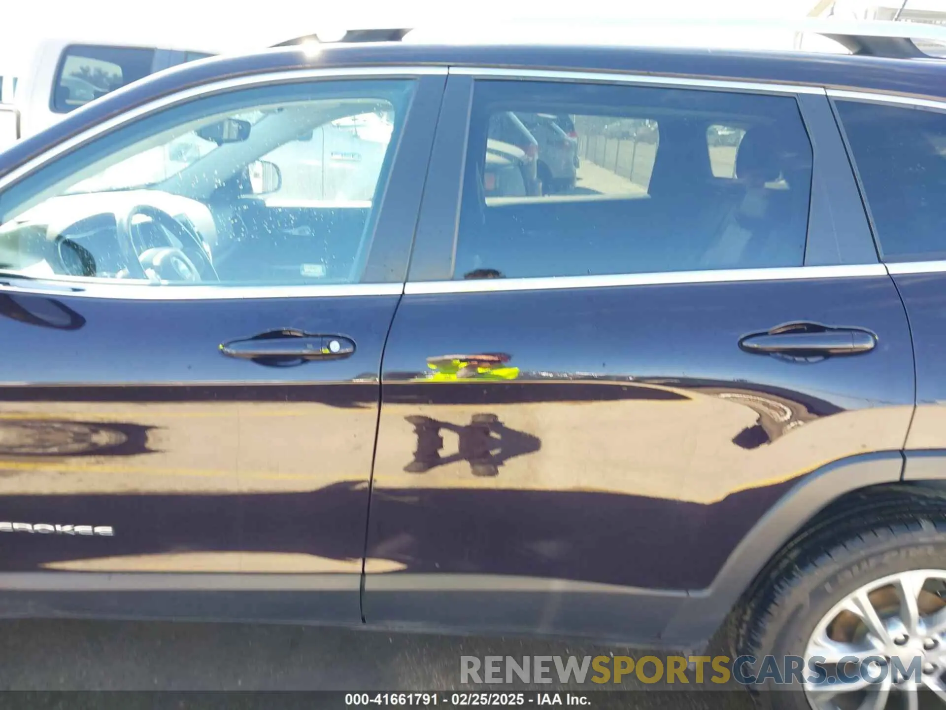 14 Photograph of a damaged car 1C4PJLLB6MD155810 JEEP CHEROKEE 2021