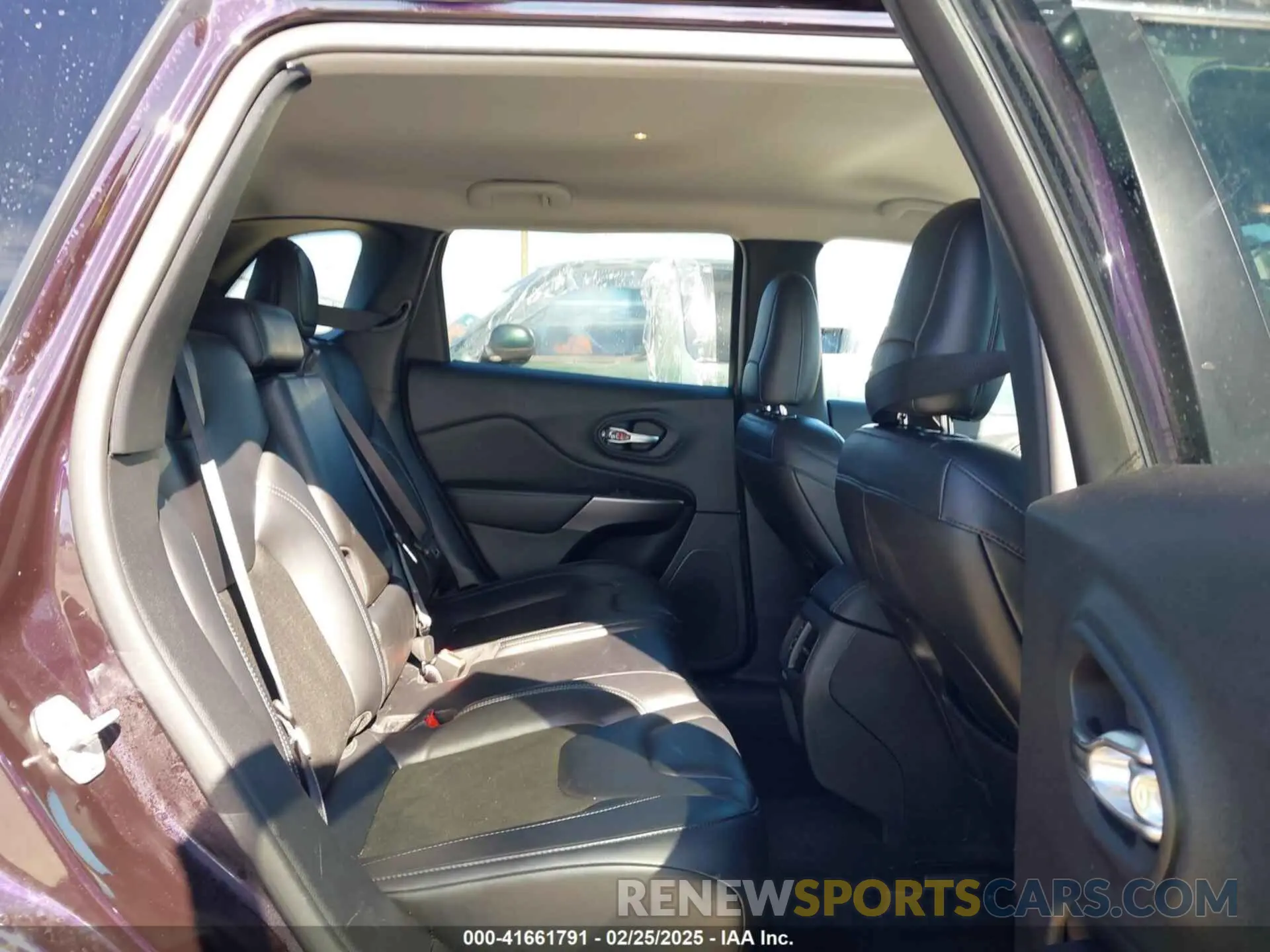 8 Photograph of a damaged car 1C4PJLLB6MD155810 JEEP CHEROKEE 2021