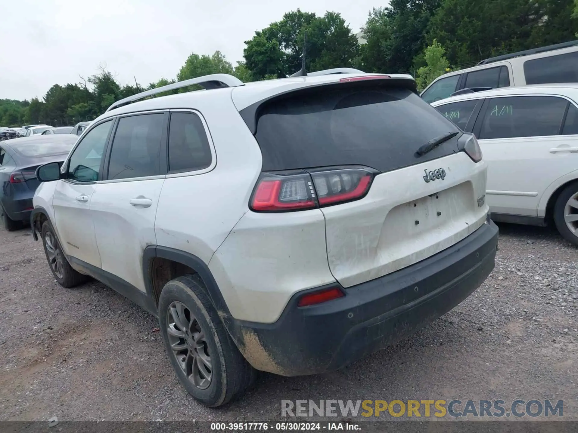 3 Photograph of a damaged car 1C4PJLLB8MD103661 JEEP CHEROKEE 2021