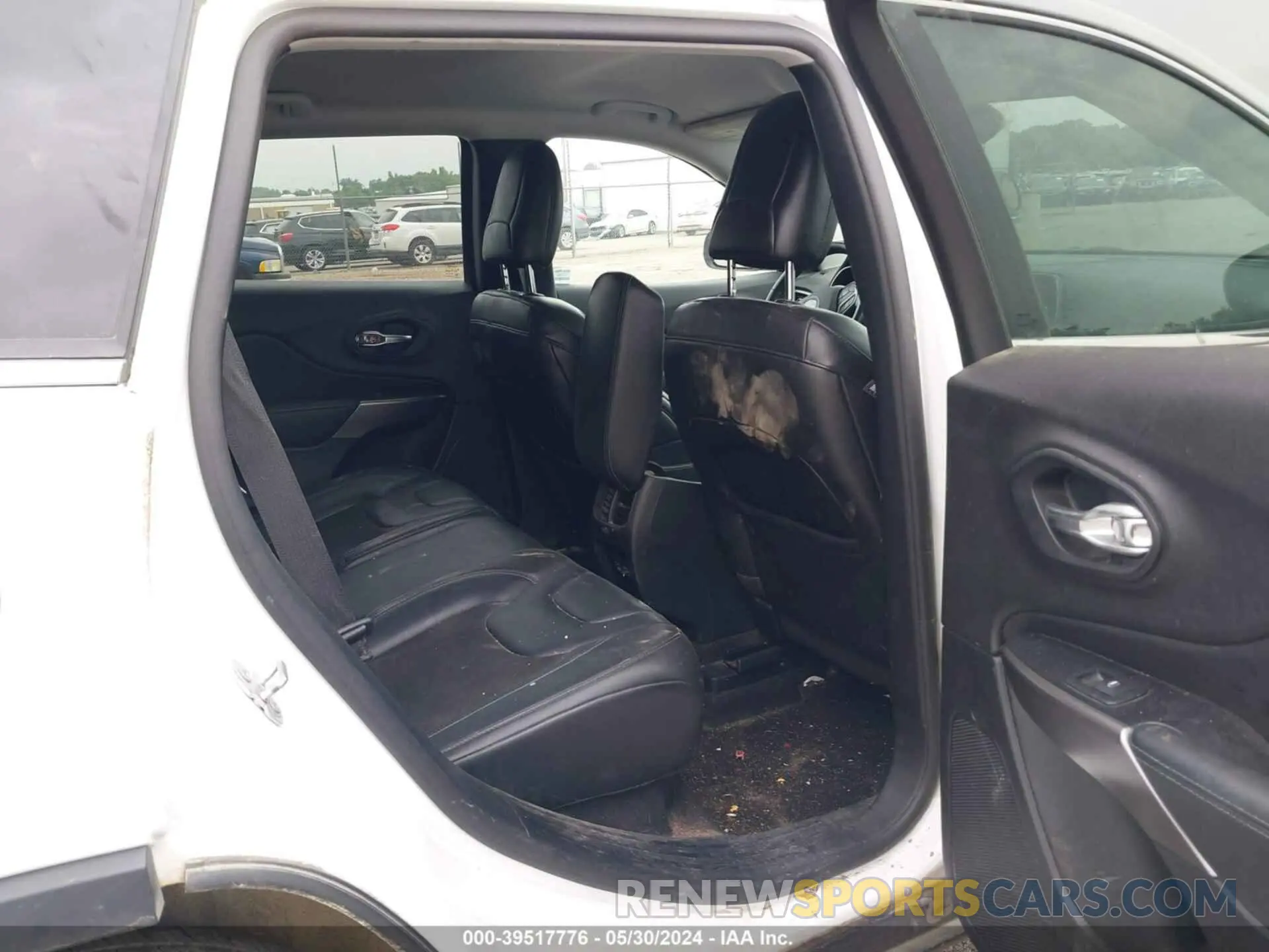 8 Photograph of a damaged car 1C4PJLLB8MD103661 JEEP CHEROKEE 2021
