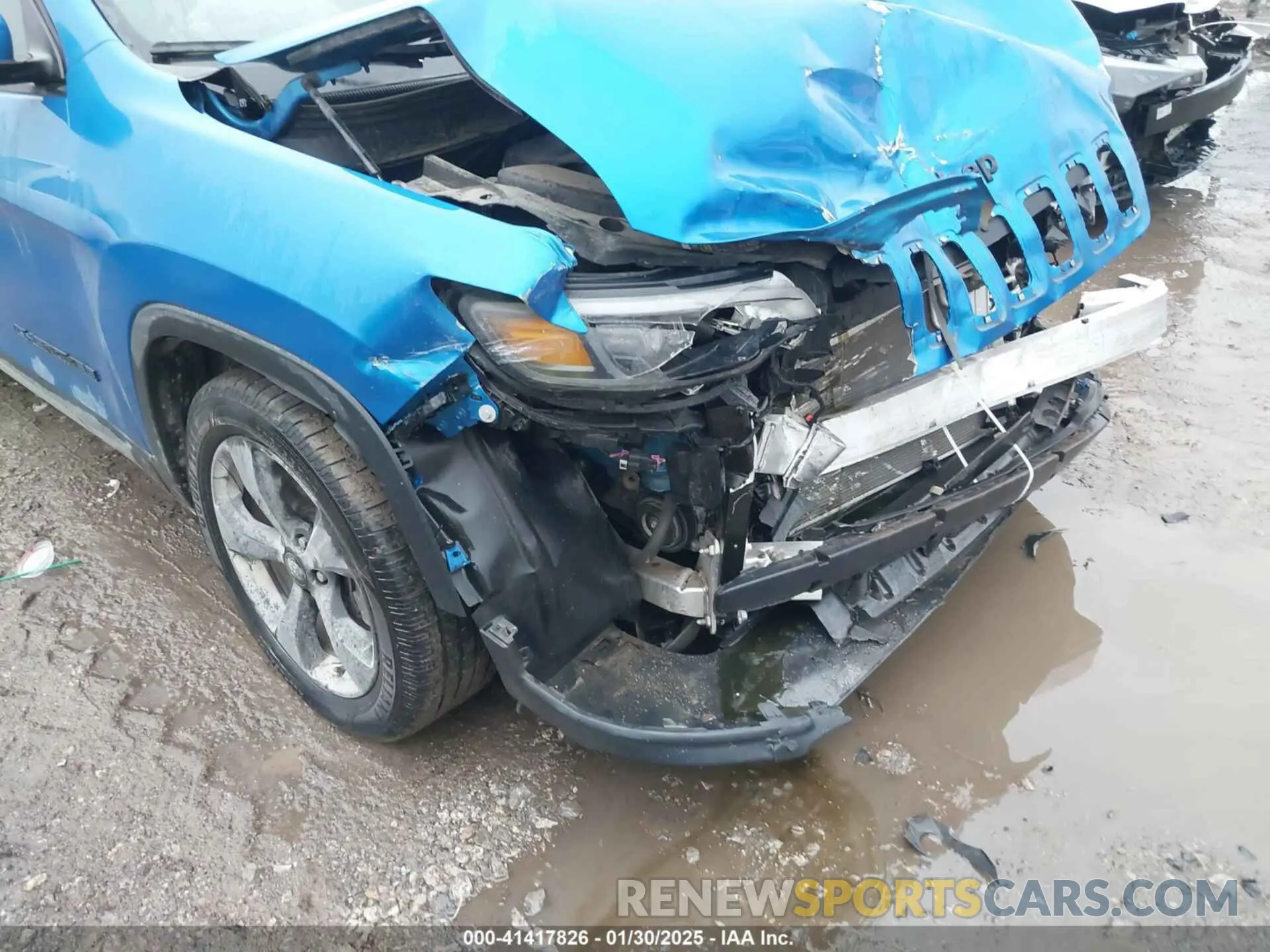 17 Photograph of a damaged car 1C4PJLLB8MD112201 JEEP CHEROKEE 2021