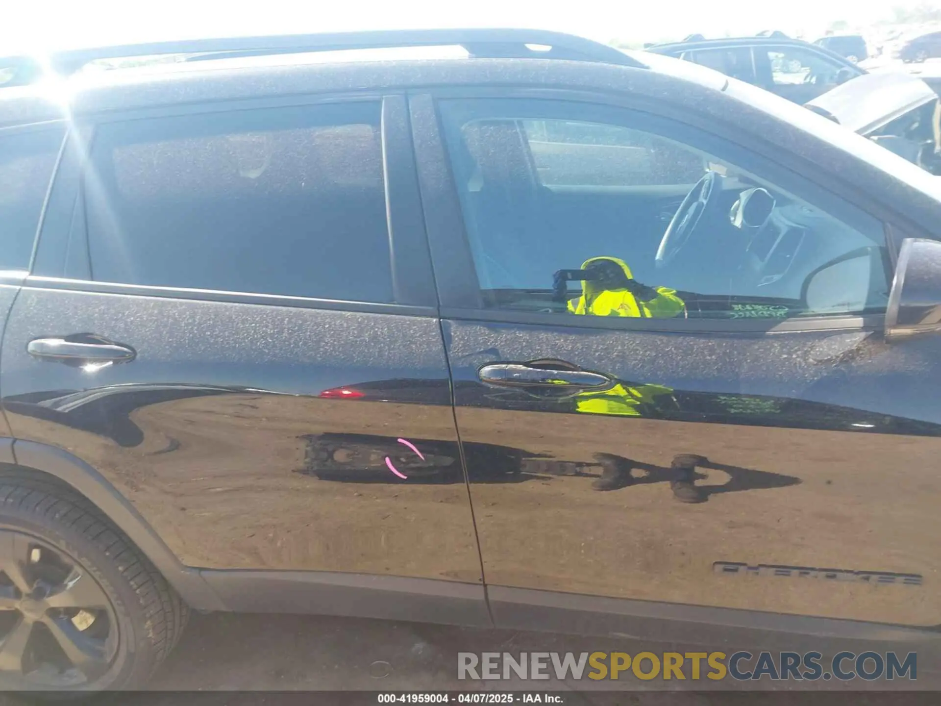 14 Photograph of a damaged car 1C4PJLLBXMD112667 JEEP CHEROKEE 2021