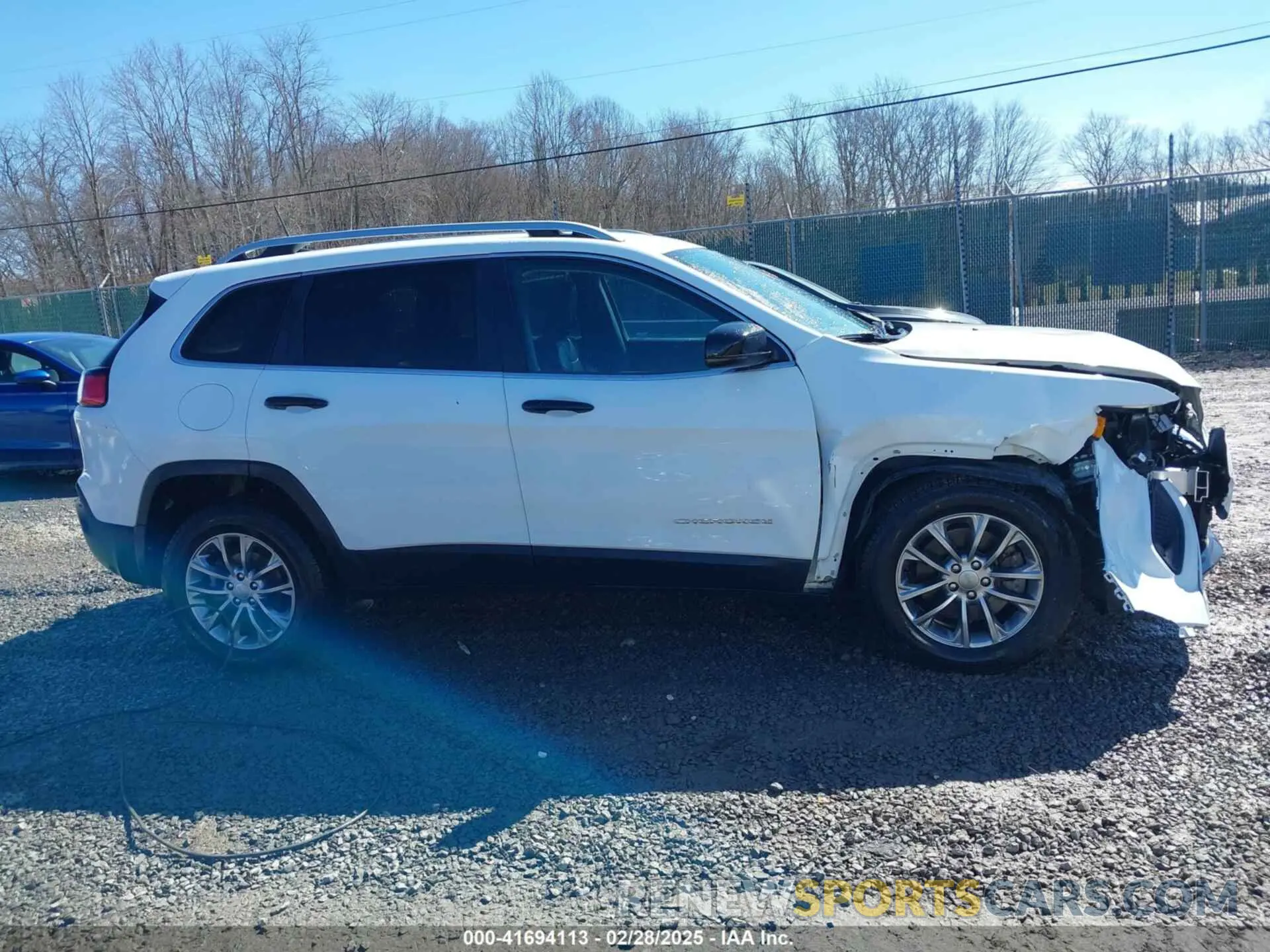 13 Photograph of a damaged car 1C4PJLLBXMD164087 JEEP CHEROKEE 2021