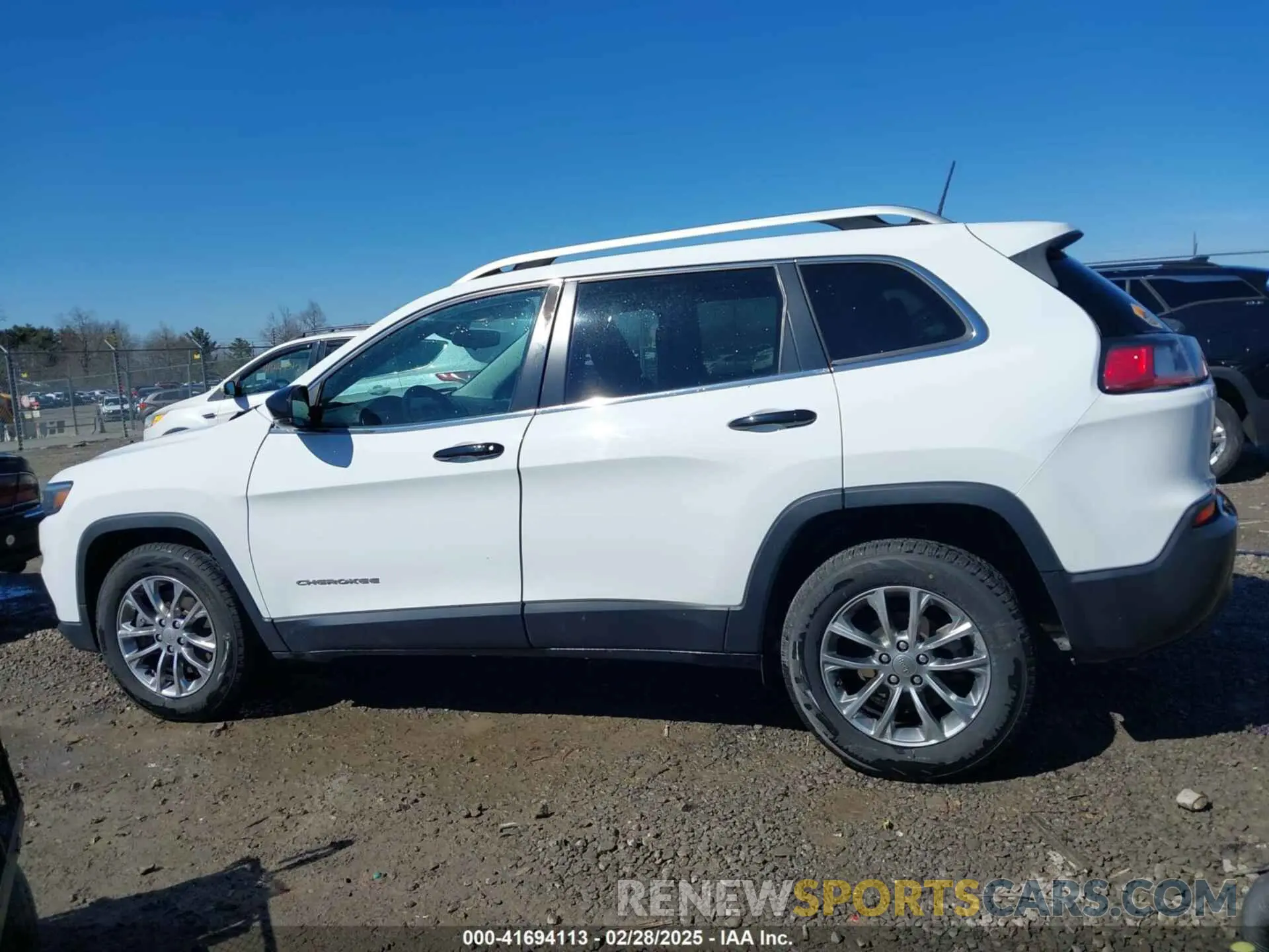 14 Photograph of a damaged car 1C4PJLLBXMD164087 JEEP CHEROKEE 2021