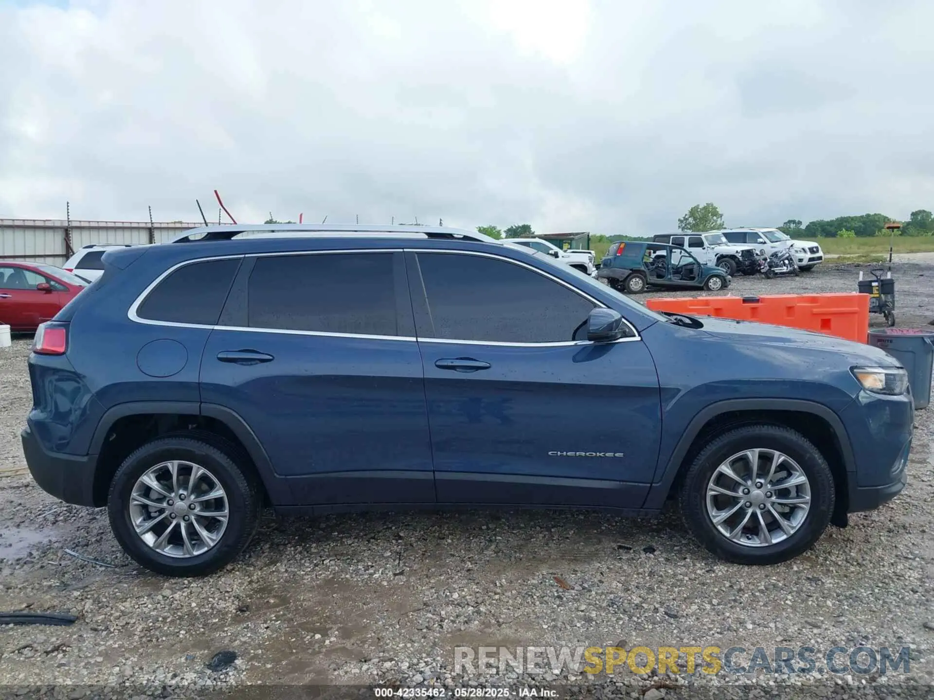 13 Photograph of a damaged car 1C4PJLMN8MD155199 JEEP CHEROKEE 2021