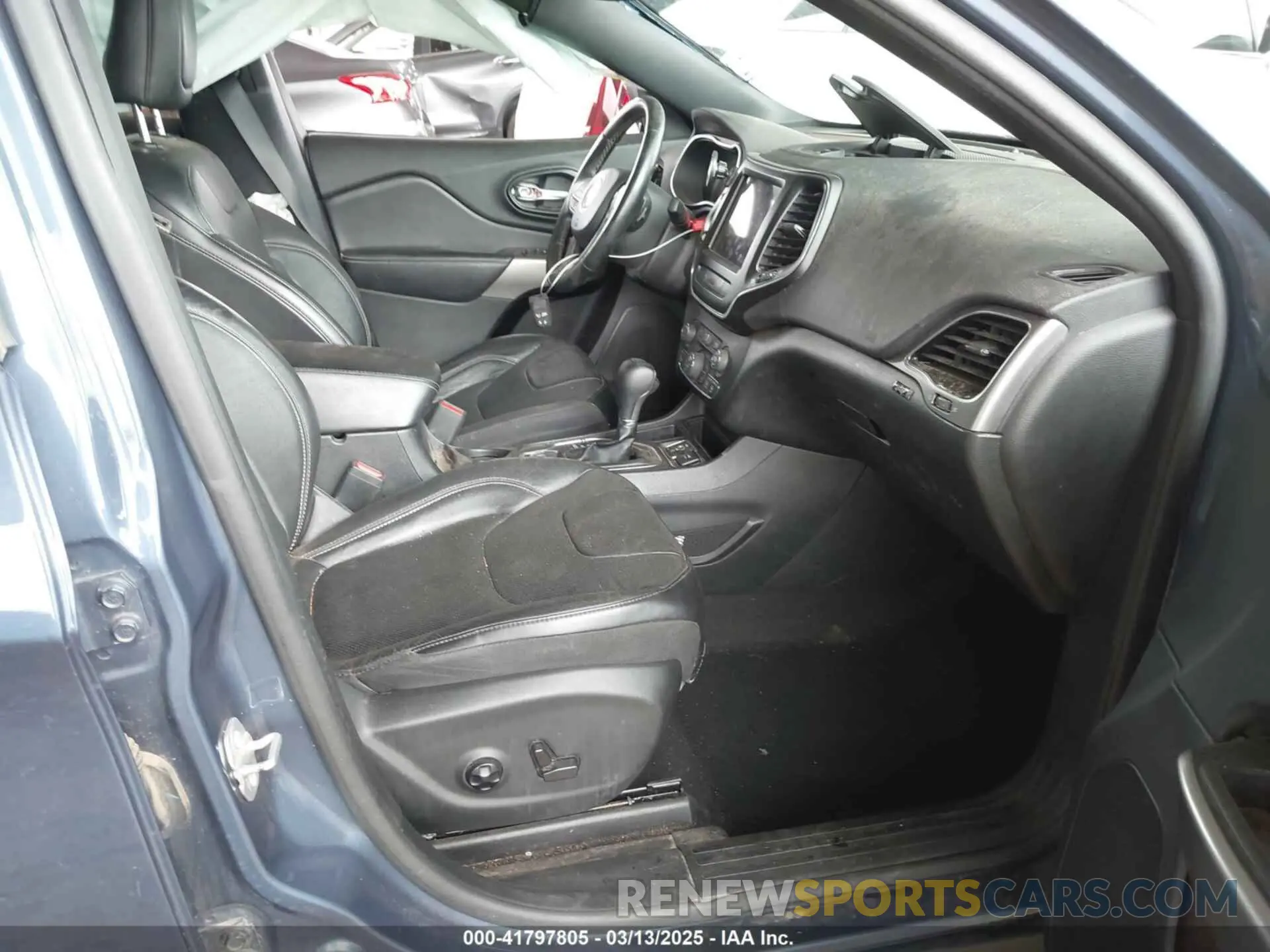 5 Photograph of a damaged car 1C4PJLMX0MD207782 JEEP CHEROKEE 2021